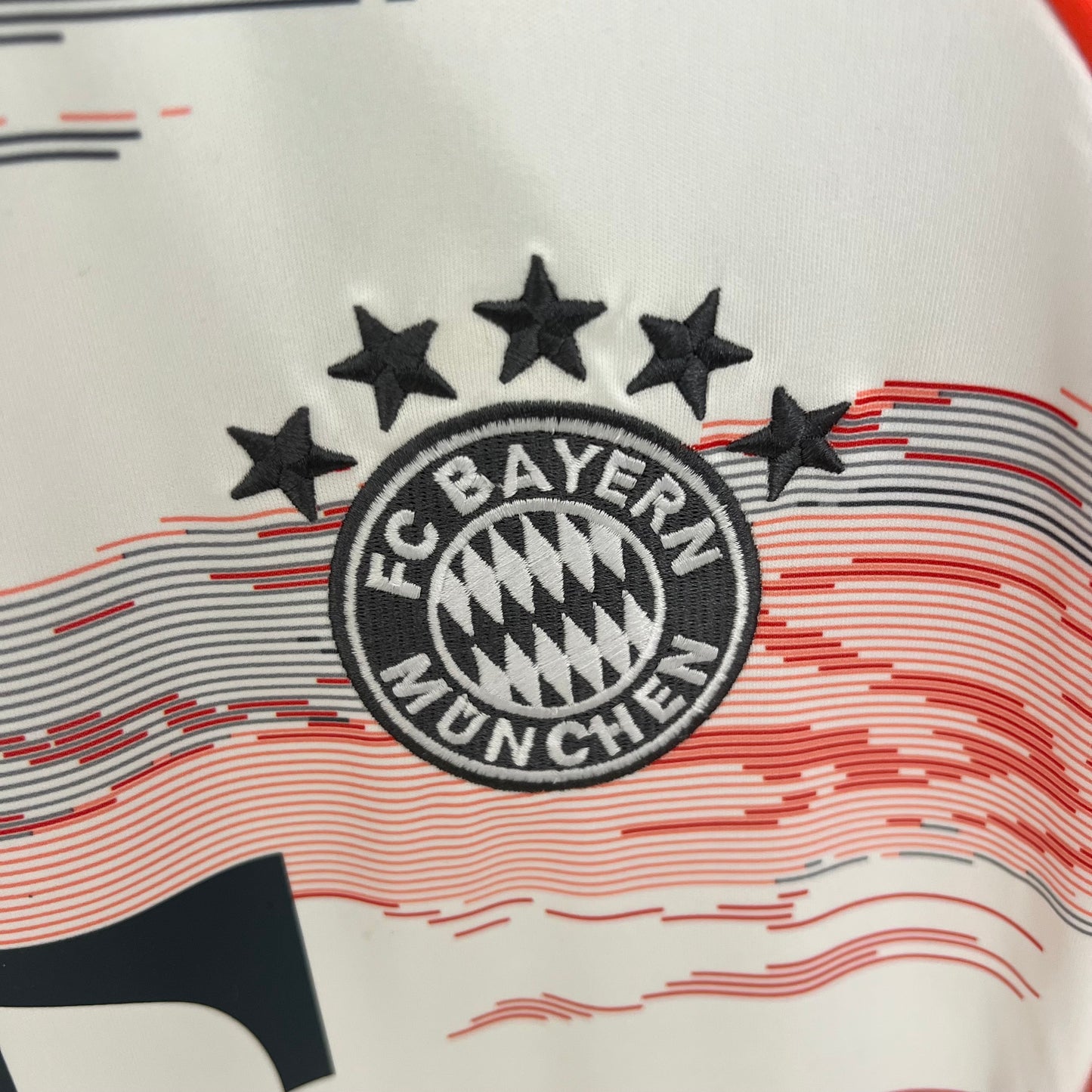 CAMISETA BAYERN MUNICH 2025/26 VISITA (VERSIÓN FAN)