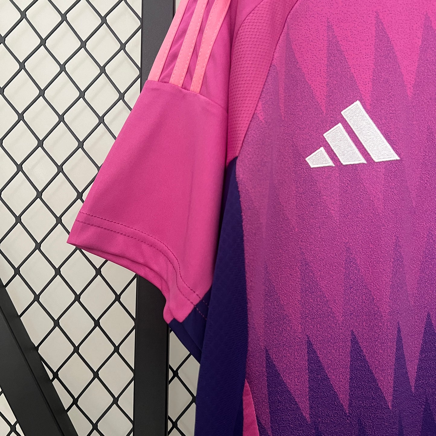 CAMISETA ALEMANIA 2024 RETRO VISITA HOMBRE (VERSIÓN FAN)