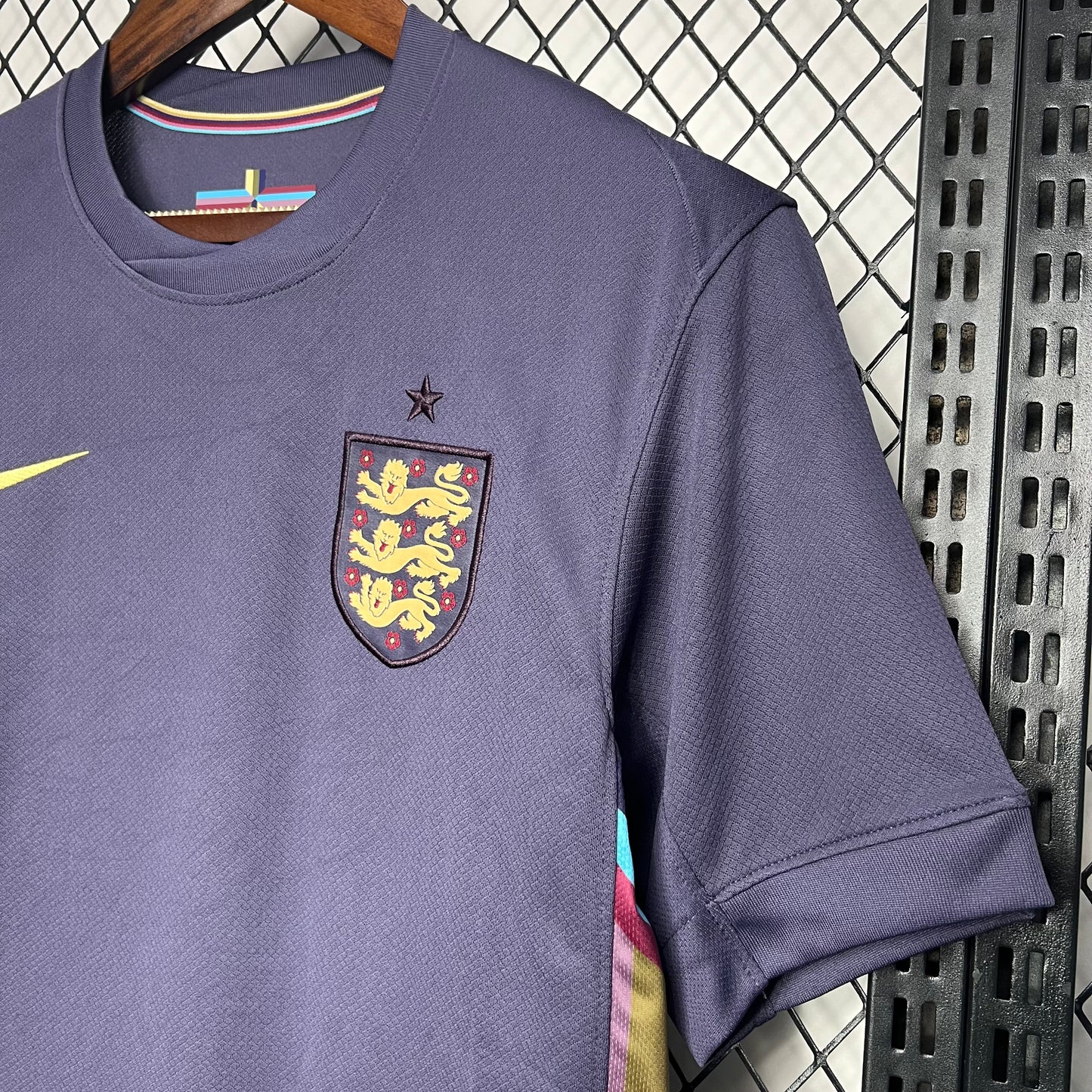 CAMISETA INGLATERRA 2024/25 VISITA HOMBRE (VERSIÓN FAN)