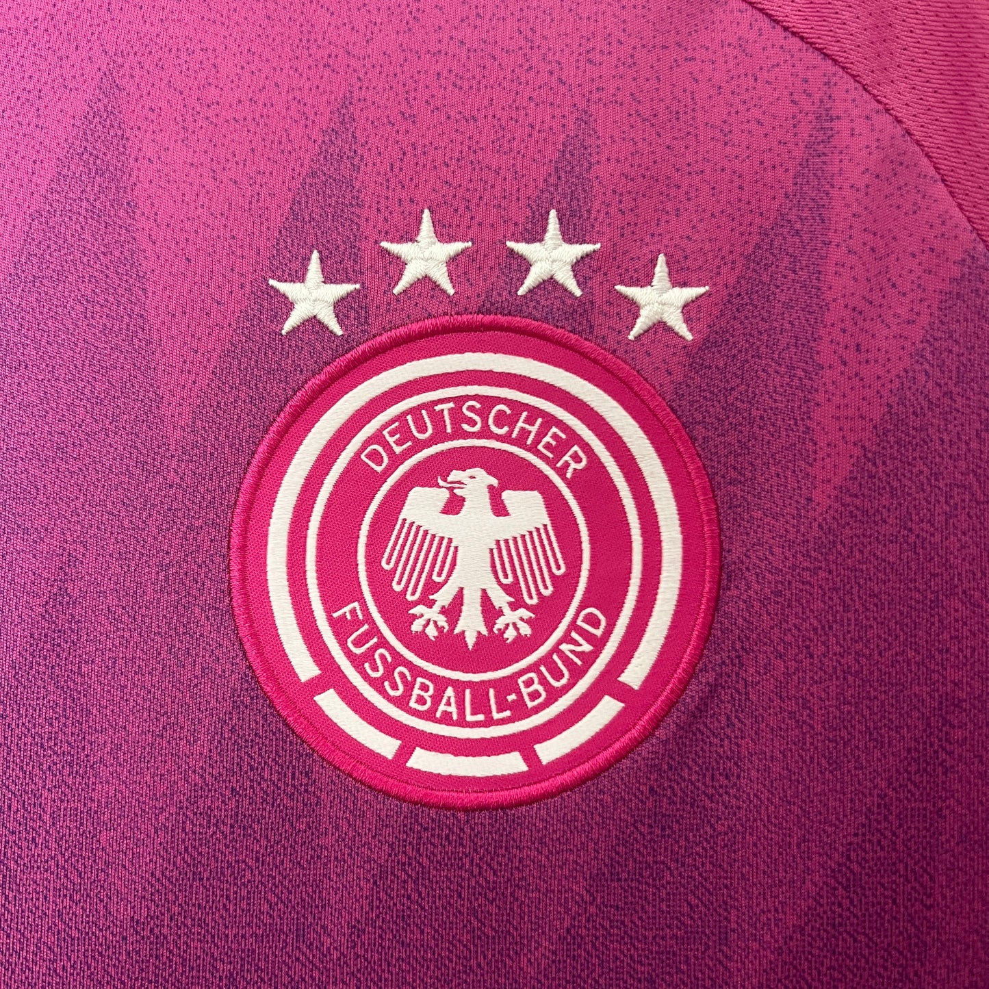 CAMISETA ALEMANIA 2024 RETRO VISITA HOMBRE (VERSIÓN FAN)