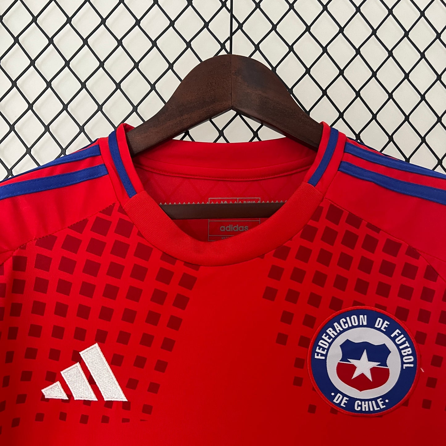 CAMISETA CHILE 2024 LOCAL HOMBRE (VERSIÓN FAN)