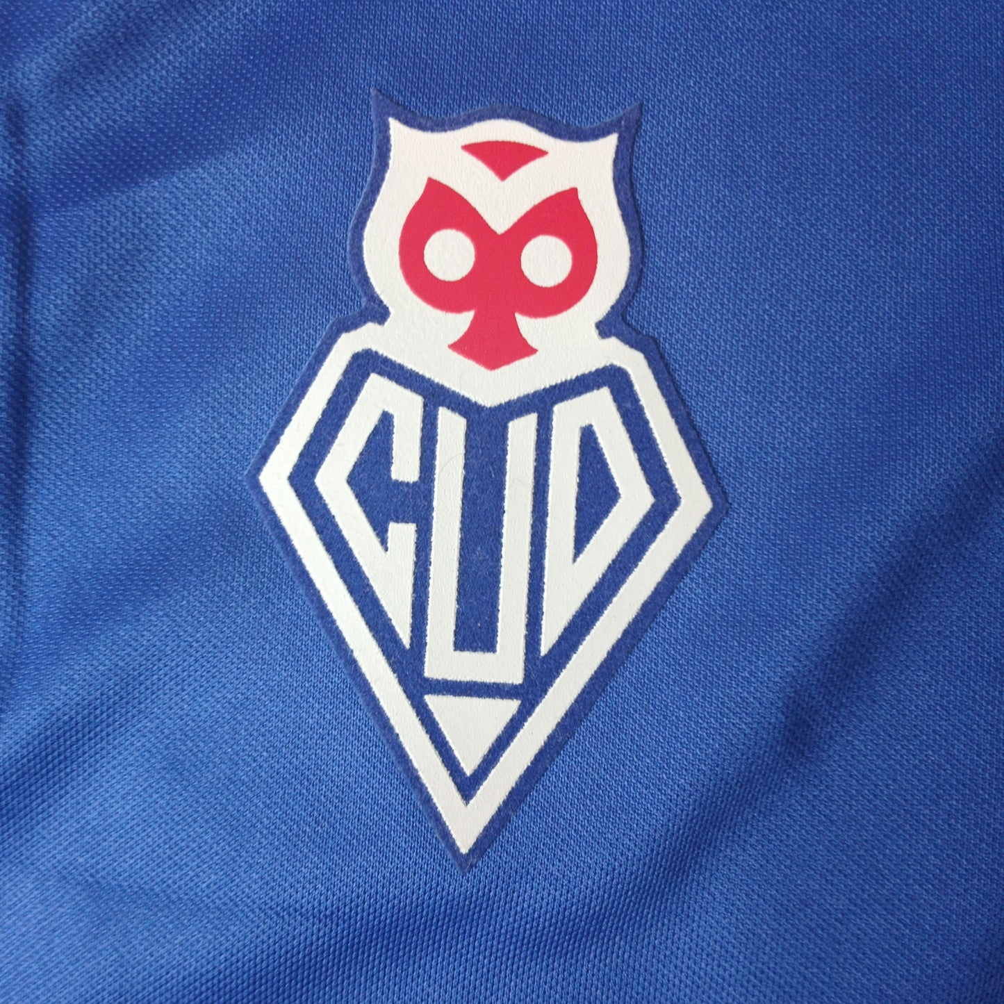 ENVÍO RAPIDO / CAMISETA UNIVERSIDAD DE CHILE 25/26 EDICIÓN 98 AÑOS HOMBRE (VERSIÓN FAN)