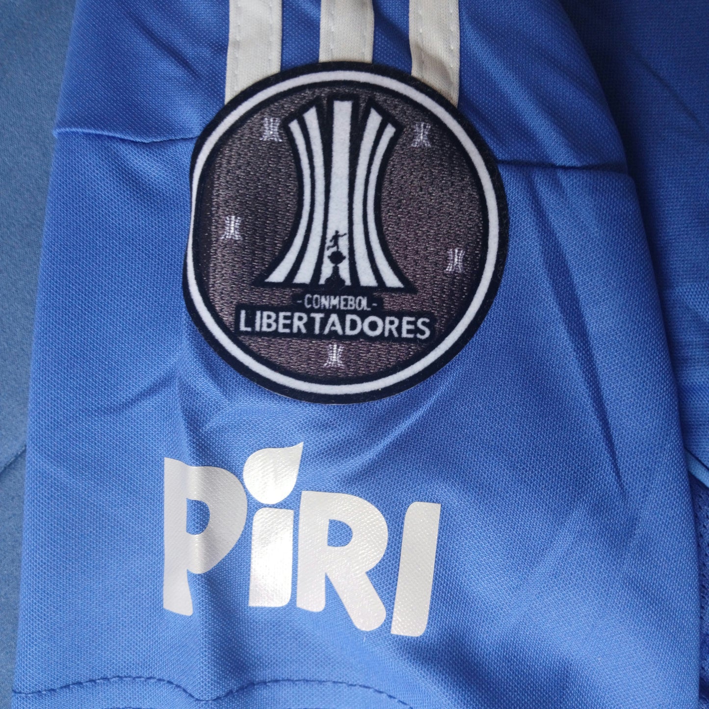 ENVÍO RAPIDO / CAMISETA UNIVERSIDAD DE CHILE 25/26 EDICIÓN 98 AÑOS HOMBRE (VERSIÓN FAN)