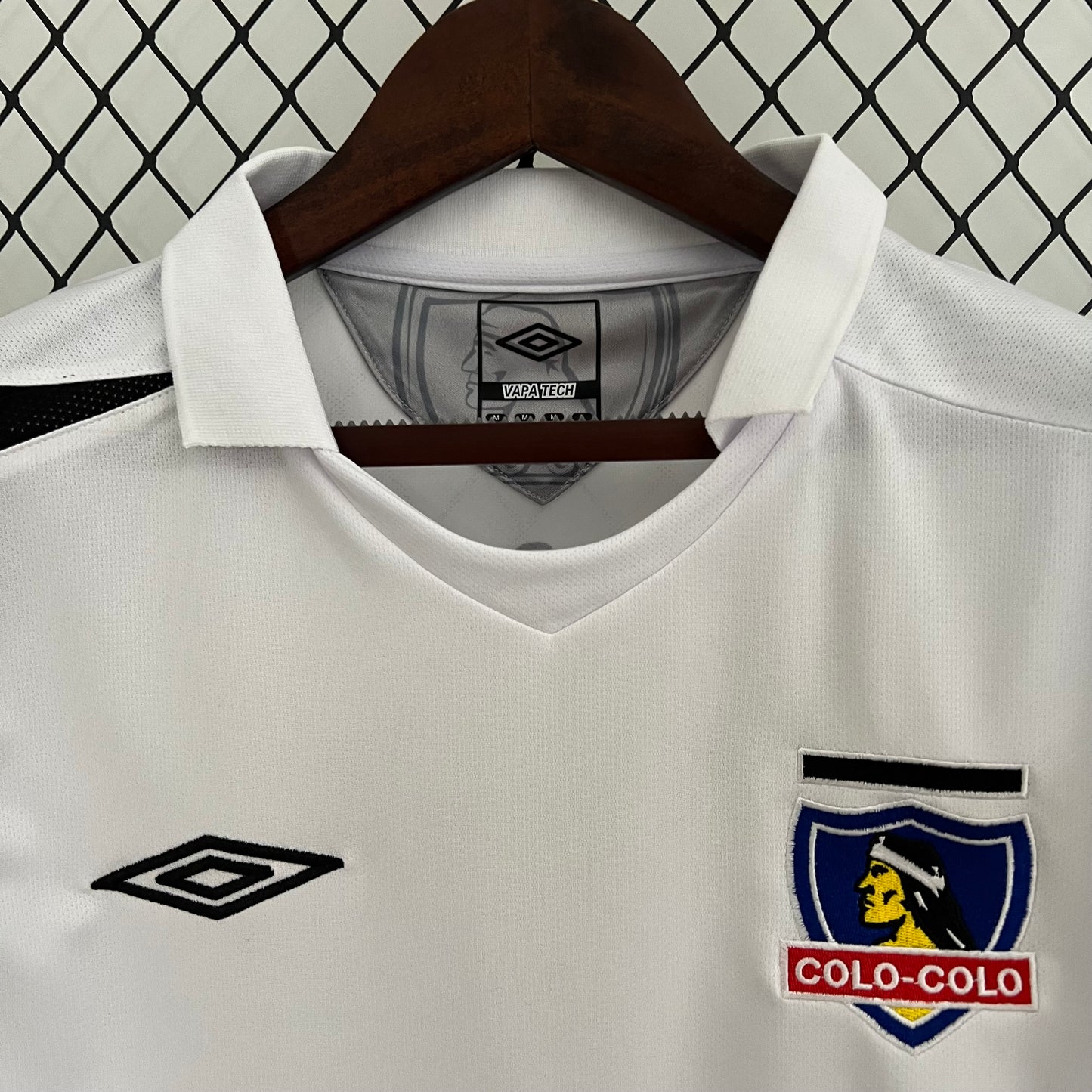 CAMISETA COLO COLO 2006 RETRO VISITA HOMBRE (VERSIÓN FAN)