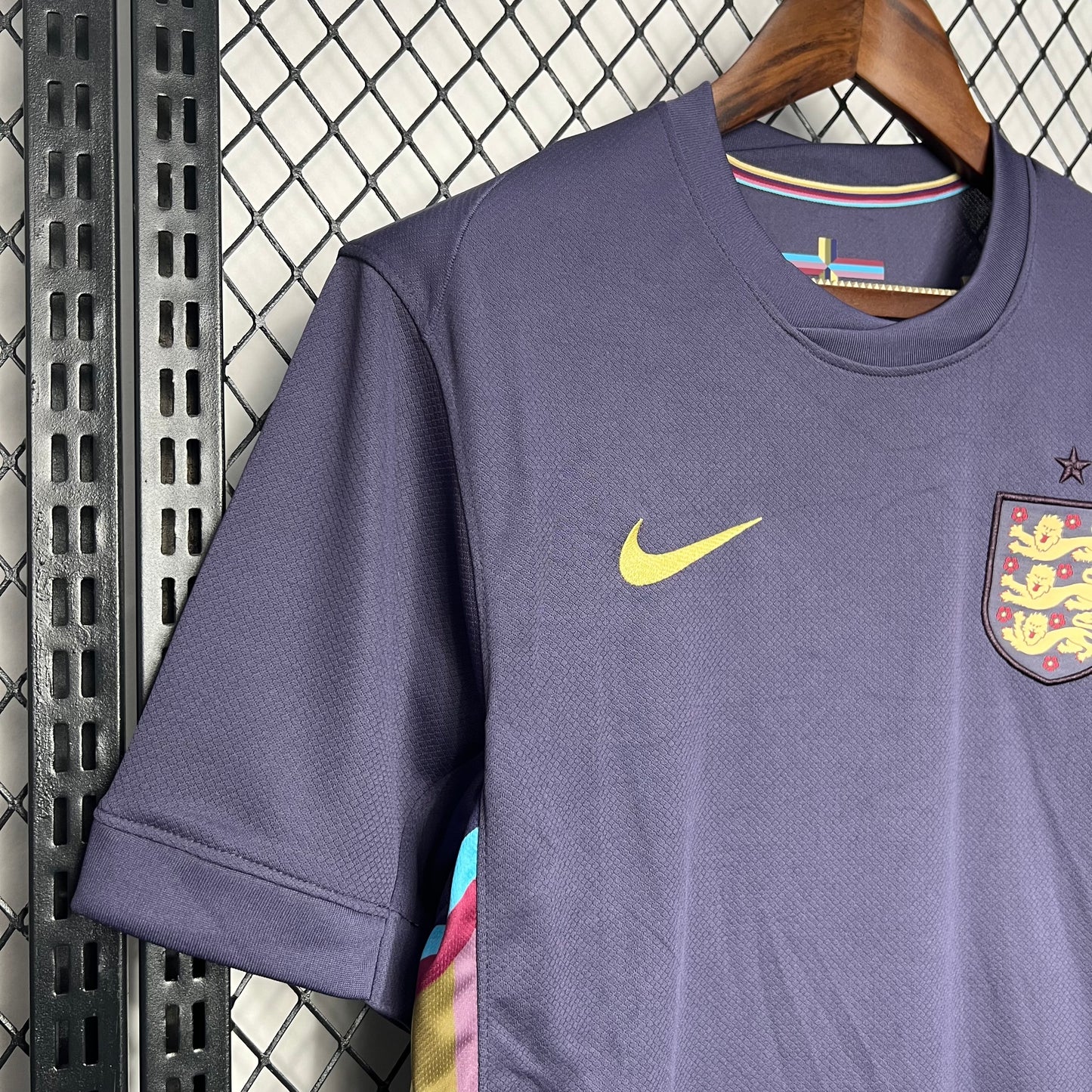 CAMISETA INGLATERRA 2024/25 VISITA HOMBRE (VERSIÓN FAN)