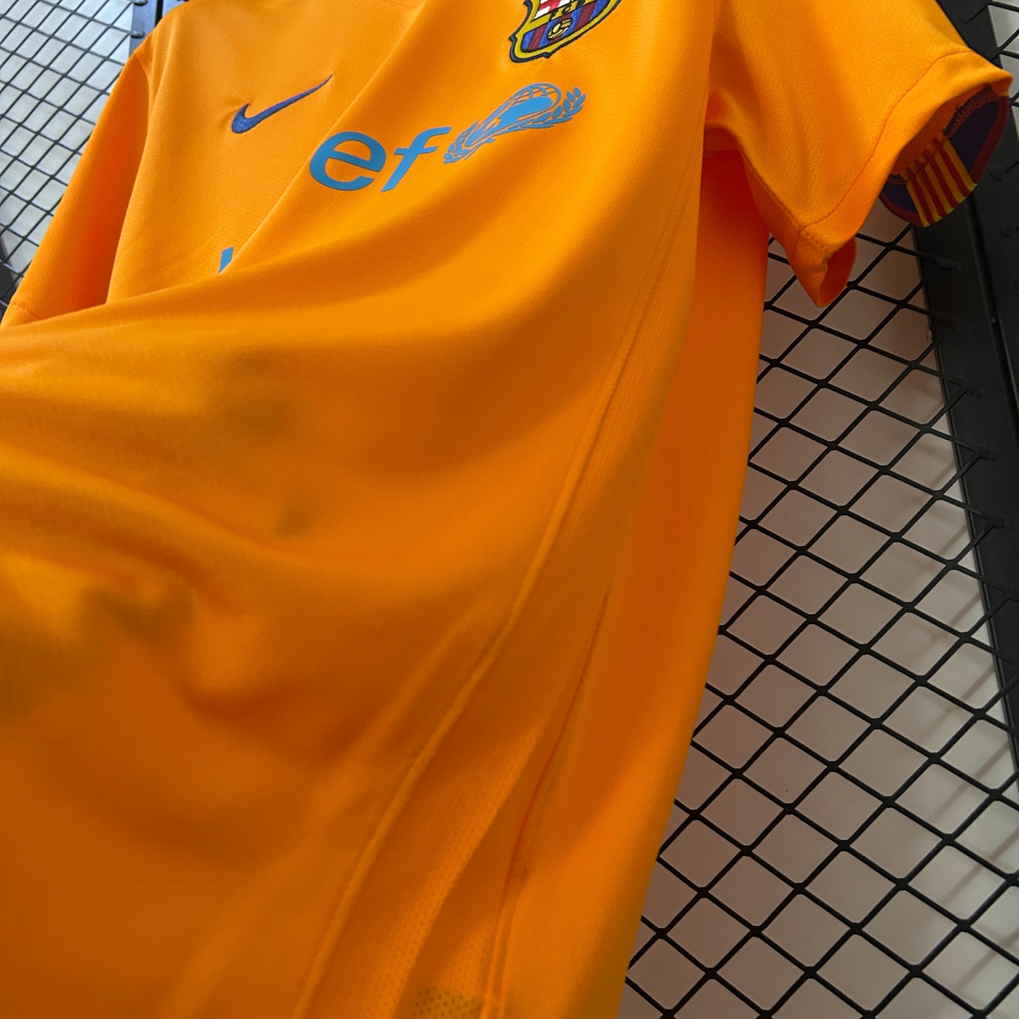 CAMISETA BARCELONA 2006/07 RETRO VISITA HOMBRE (VERSIÓN FAN)