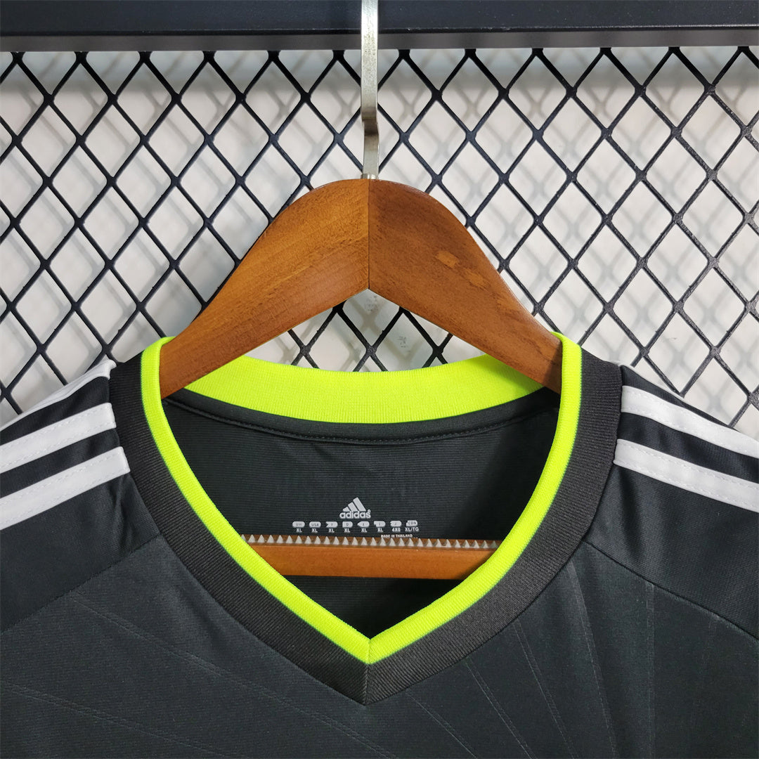CAMISETA REAL MADRID 2010/11 RETRO VISITA HOMBRE MANGA LARGA (VERSIÓN FAN)