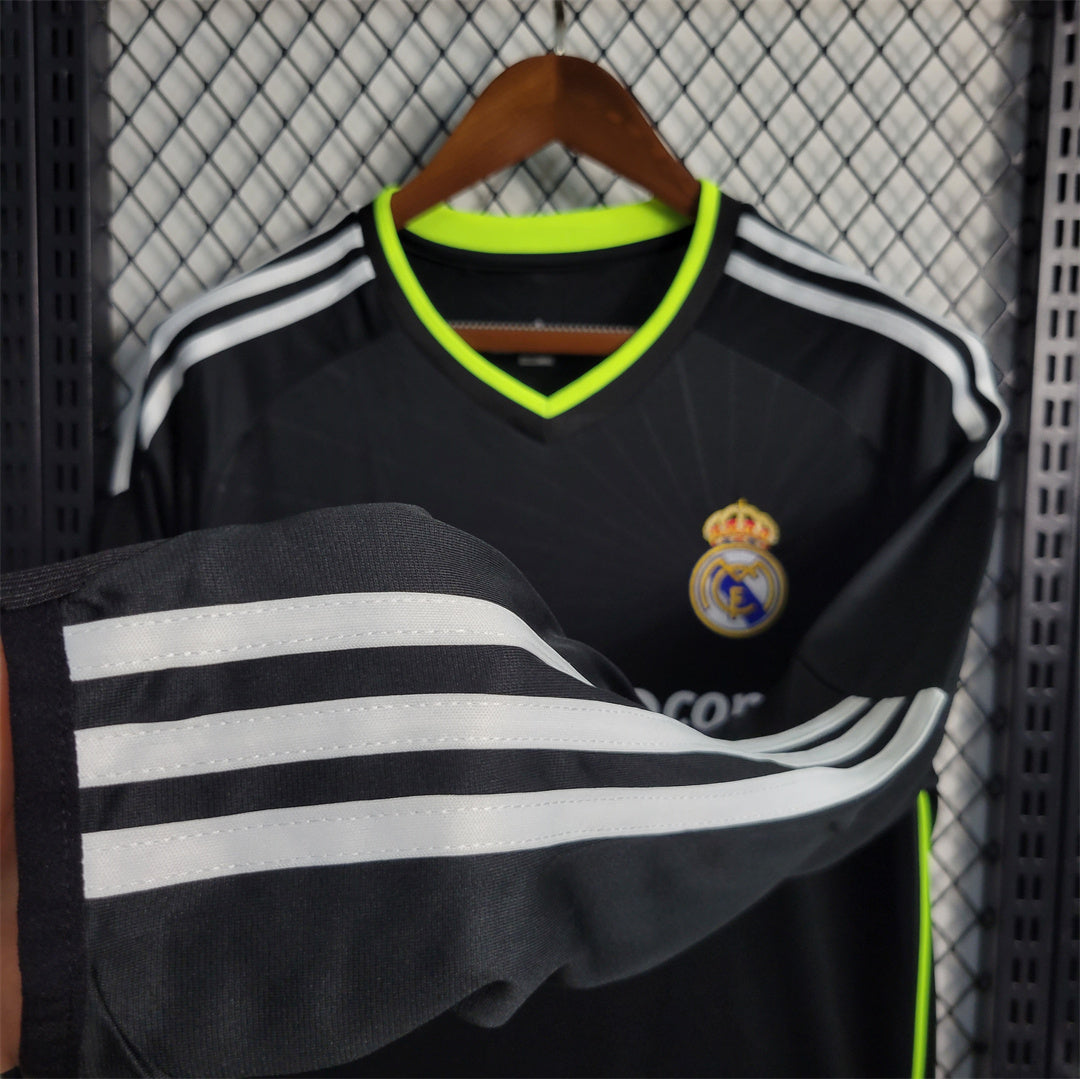 CAMISETA REAL MADRID 2010/11 RETRO VISITA HOMBRE MANGA LARGA (VERSIÓN FAN)