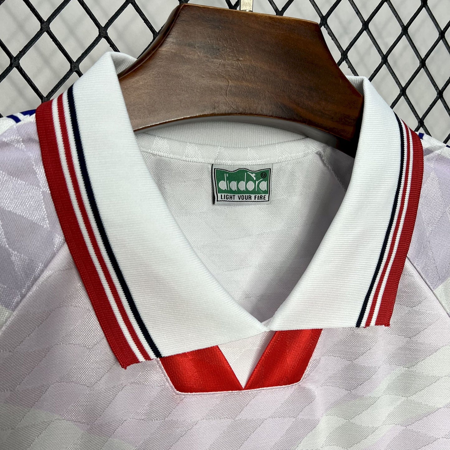 CAMISETA UNIVERSIDAD DE CHILE 1996 RETRO VISITA HOMBRE (VERSIÓN FAN)