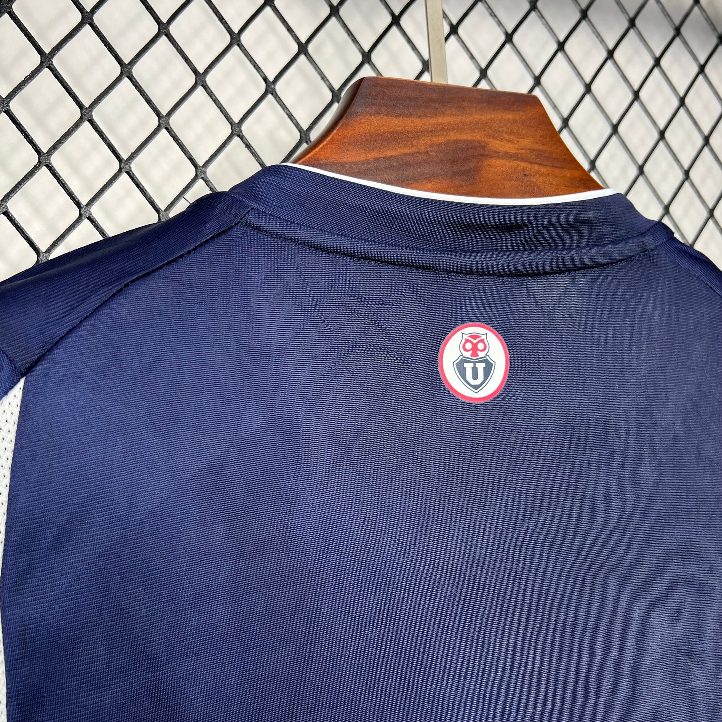 CAMISETA UNIVERSIDAD DE CHILE 2003 RETRO LOCAL HOMBRE (VERSIÓN FAN)