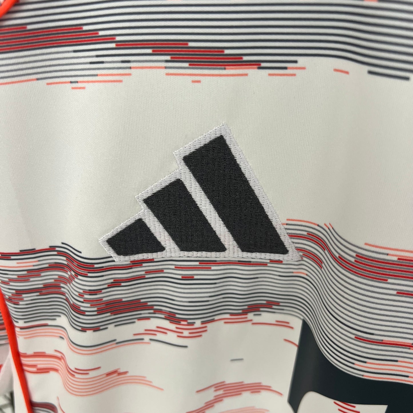 CAMISETA BAYERN MUNICH 2025/26 VISITA (VERSIÓN FAN)