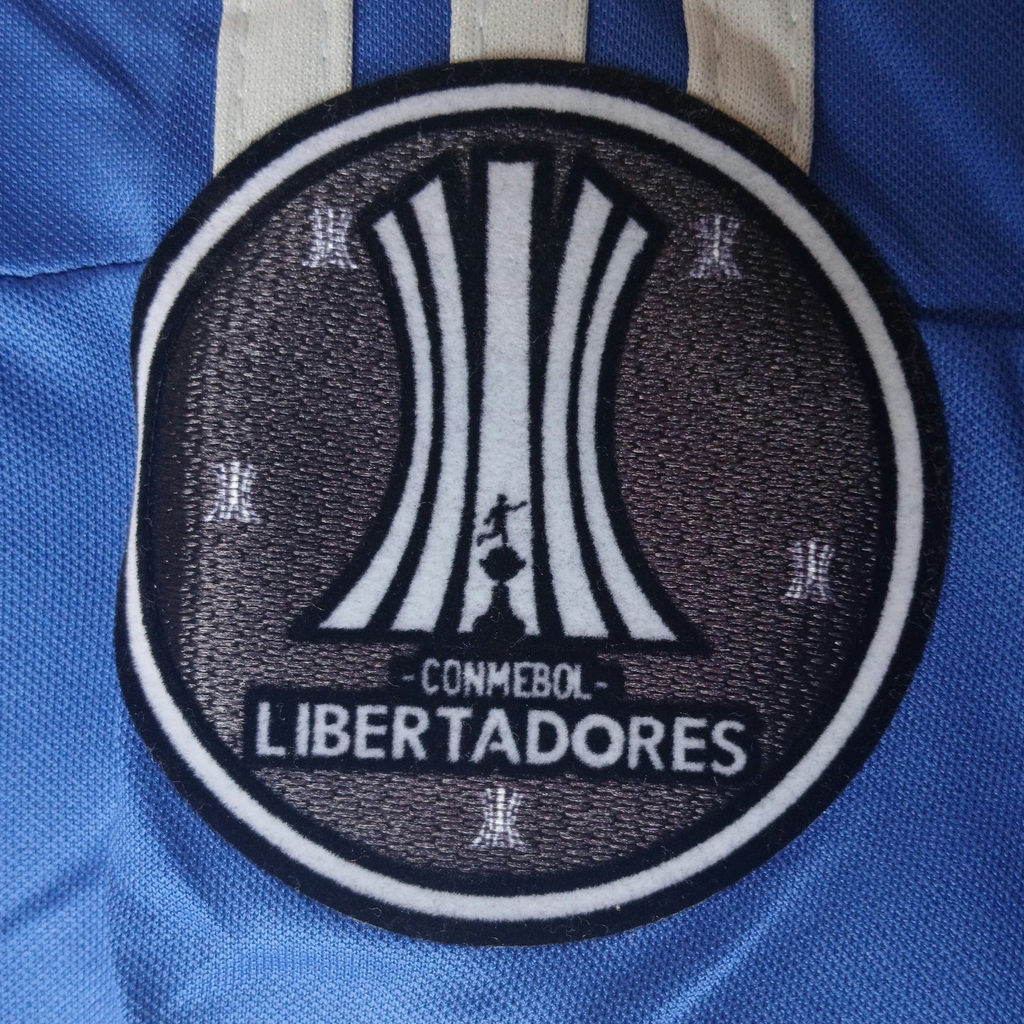 ENVÍO RAPIDO / CAMISETA UNIVERSIDAD DE CHILE 25/26 EDICIÓN 98 AÑOS HOMBRE (VERSIÓN FAN)