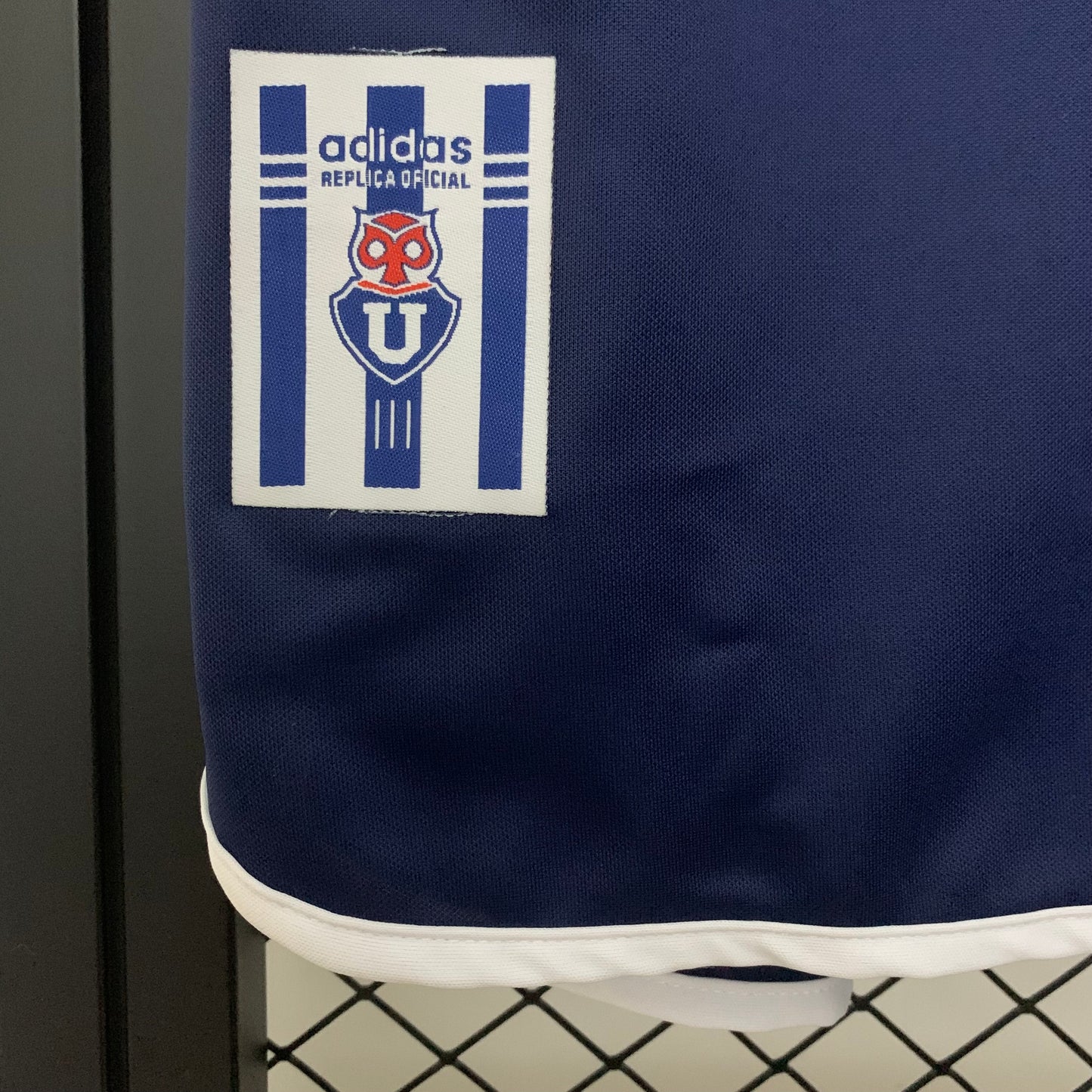 CAMISETA UNIVERSIDAD DE CHILE 2001/02 RETRO LOCAL HOMBRE (VERSIÓN FAN)