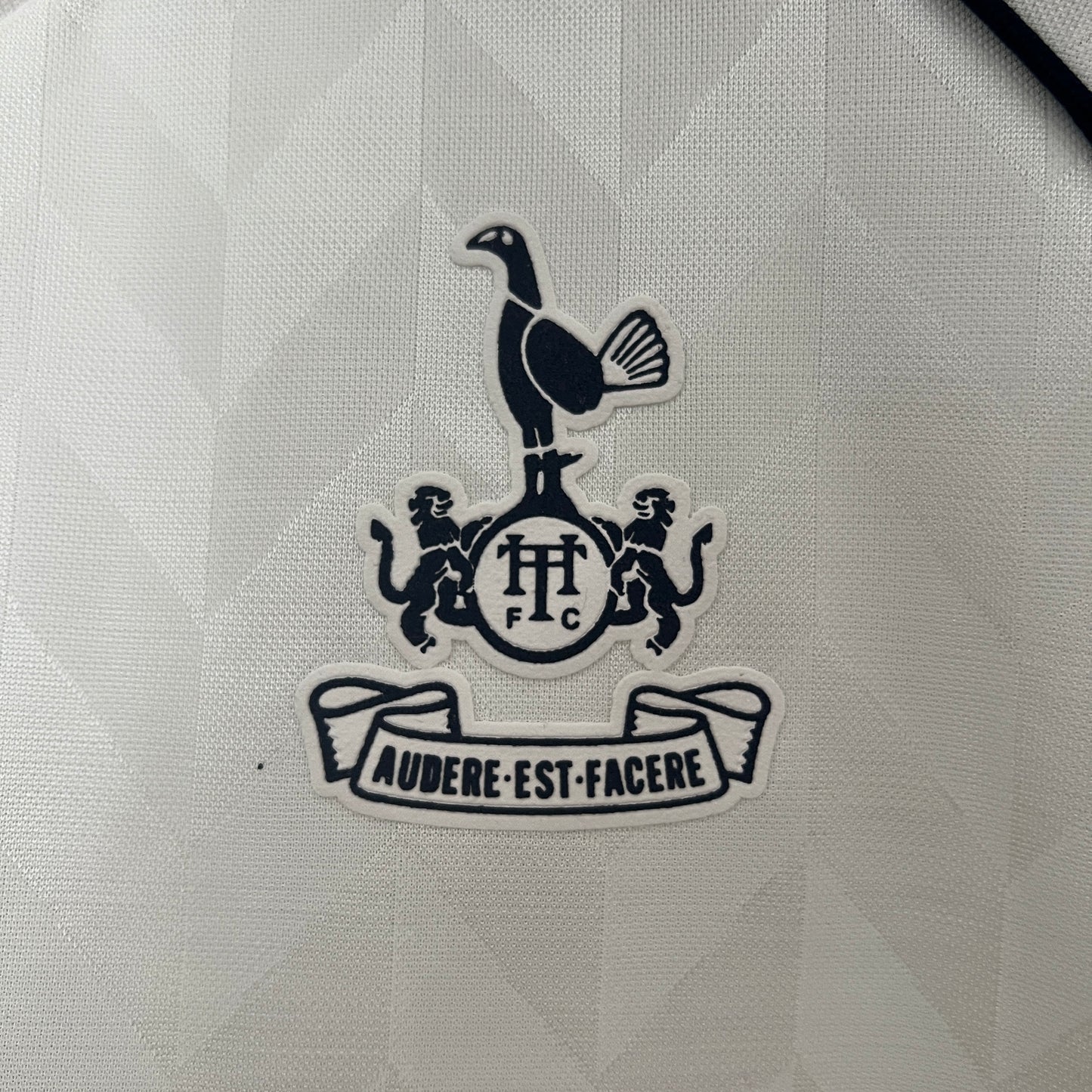 CAMISETA TOTTENHAM 1987/89 RETRO VISITA HOMBRE (VERSIÓN FAN)