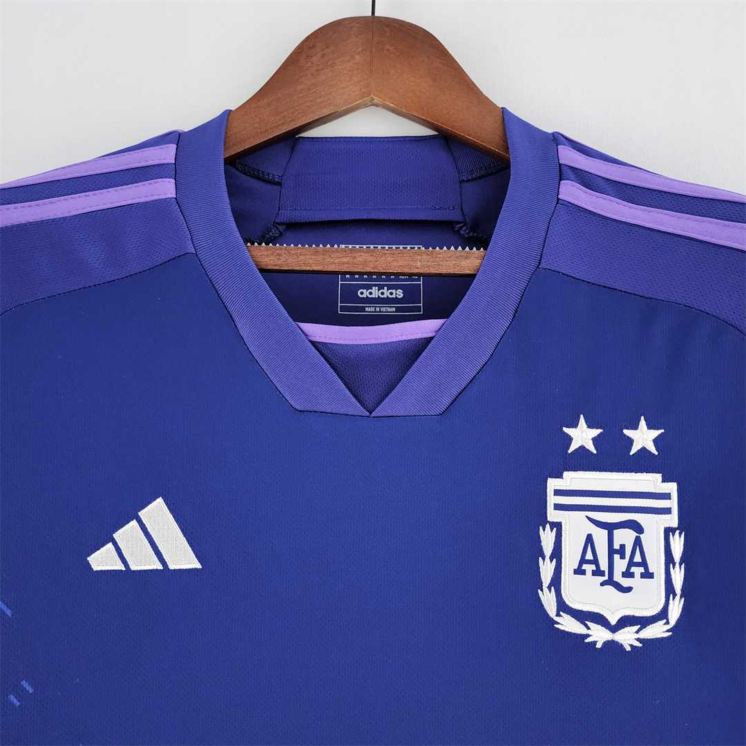 CAMISETA ARGENTINA 2022 RETRO VISITA HOMBRE (VERSIÓN FAN)