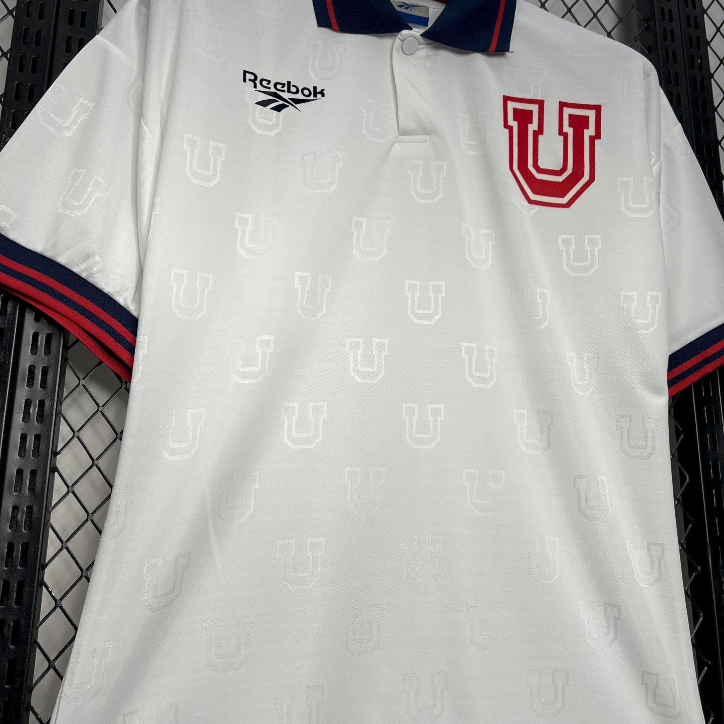 CAMISETA UNIVERSIDAD DE CHILE 1998 RETRO VISITA HOMBRE (VERSIÓN FAN)
