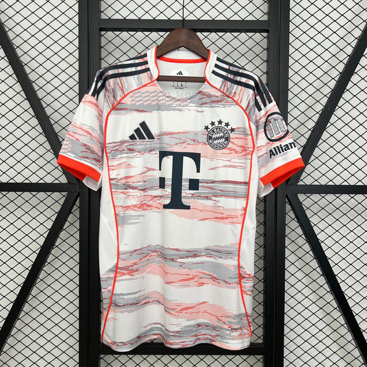 CAMISETA BAYERN MUNICH 2025/26 VISITA (VERSIÓN FAN)