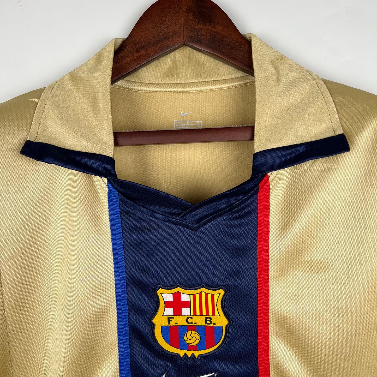 CAMISETA BARCELONA 2002/03 RETRO VISITA HOMBRE (VERSIÓN FAN)