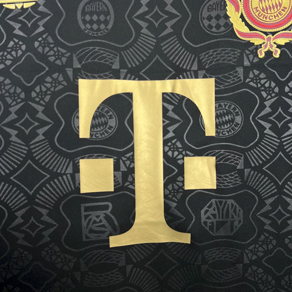 CAMISETA BAYERN MUNICH EDICIÓN 125 AÑOS HOMBRE (VERSIÓN FAN)