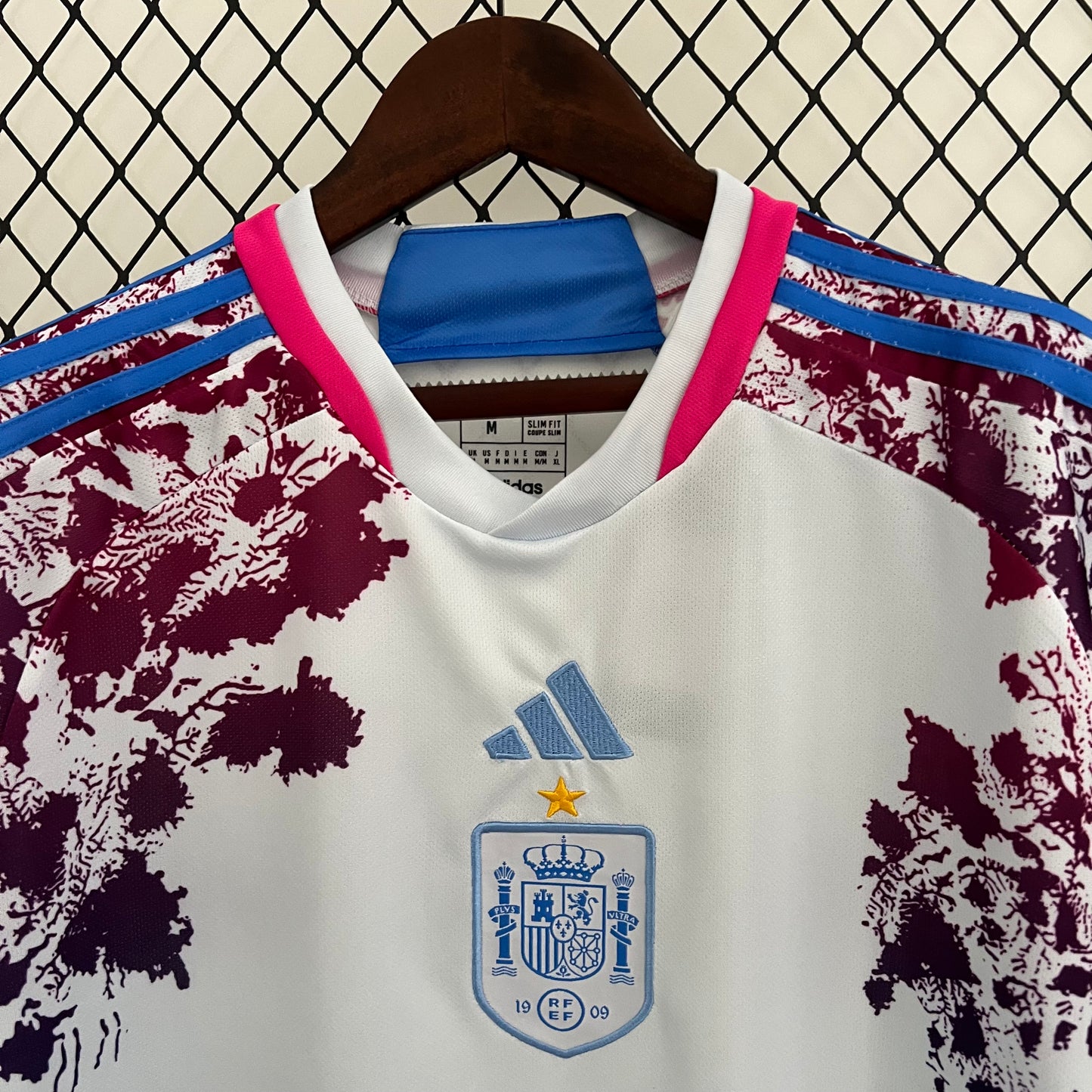 CAMISETA ESPAÑA 2024 VISITA HOMBRE (VERSIÓN FAN)