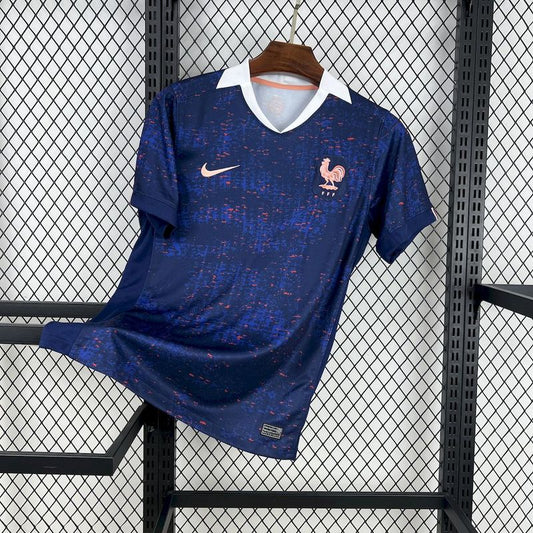 CAMISETA FRANCIA 2025/26 RETRO VISITA HOMBRE (VERSIÓN FAN)