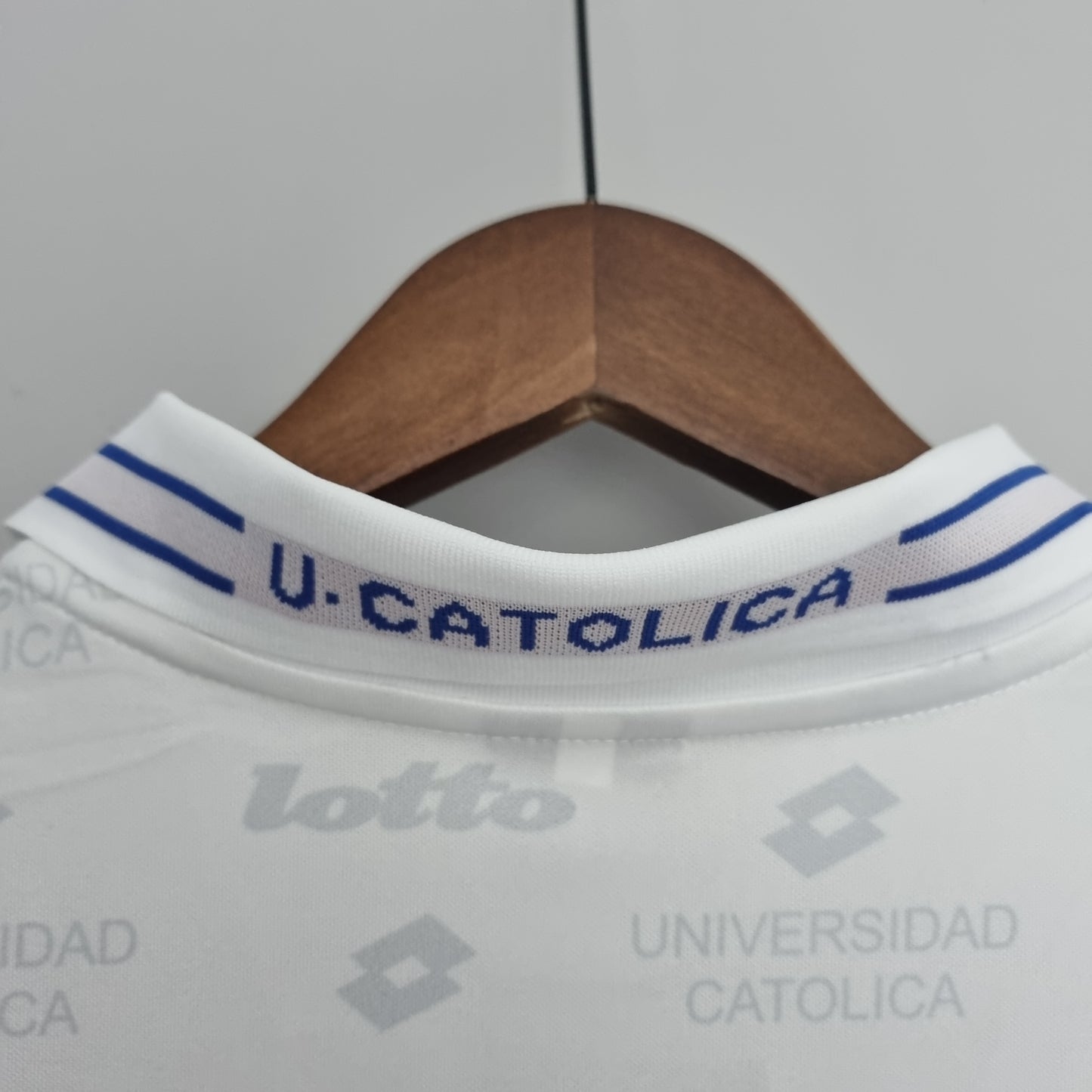 CAMISETA UNIVERSIDAD CATOLICA 1996 RETRO LOCAL HOMBRE (VERSIÓN FAN)