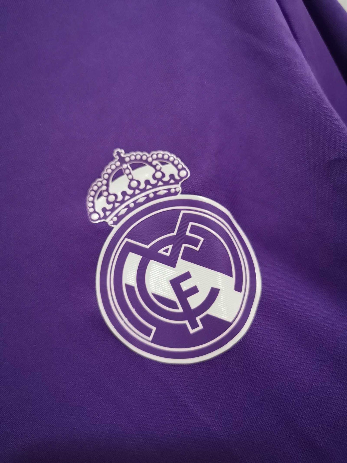 CAMISETA REAL MADRID 2016/17 RETRO VISITA HOMBRE MANGA LARGA (VERSIÓN FAN)