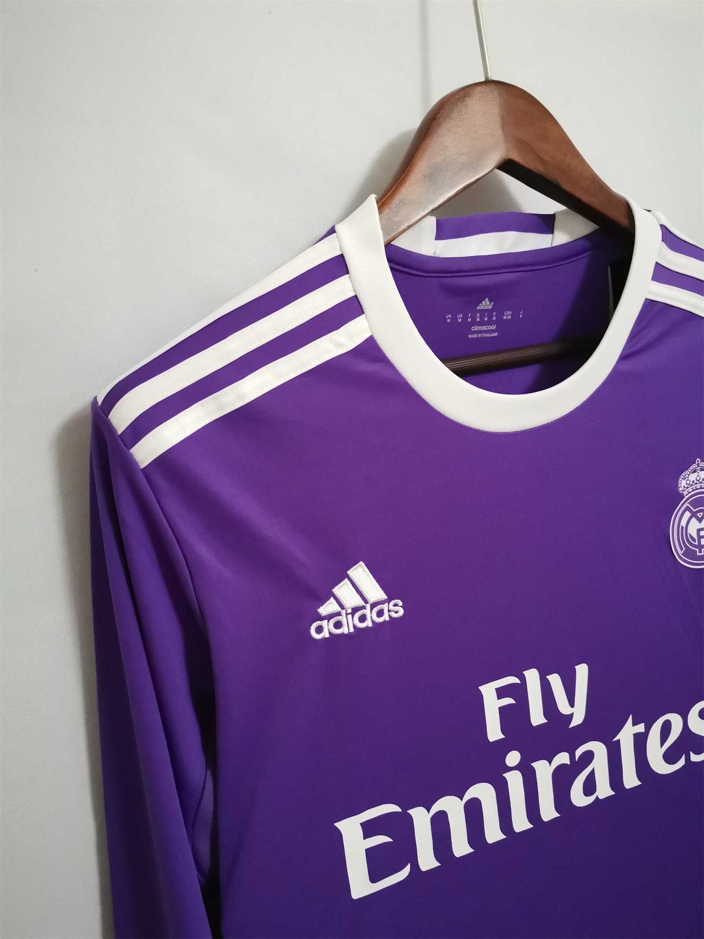 CAMISETA REAL MADRID 2016/17 RETRO VISITA HOMBRE MANGA LARGA (VERSIÓN FAN)