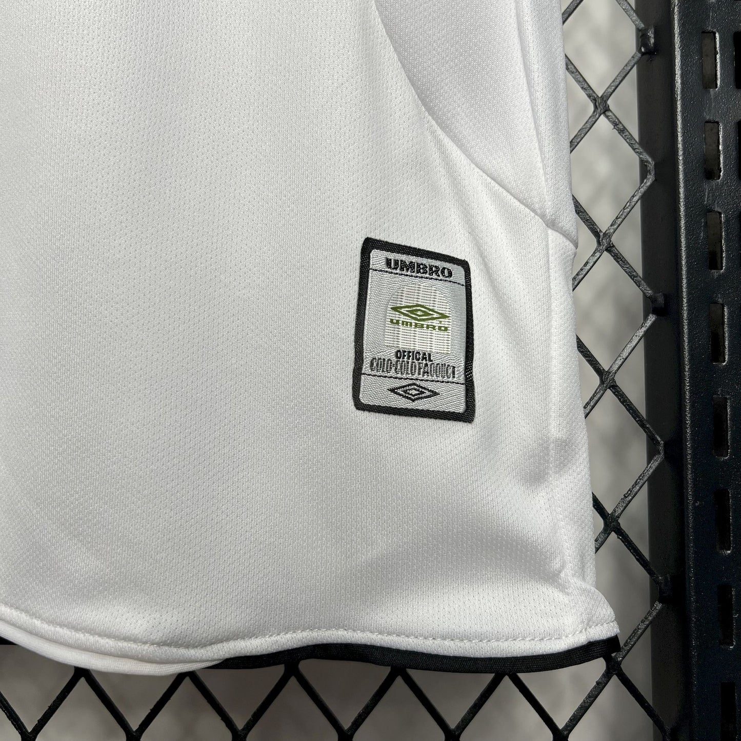 CAMISETA COLO COLO 2006 RETRO LOCAL HOMBRE (VERSIÓN FAN)
