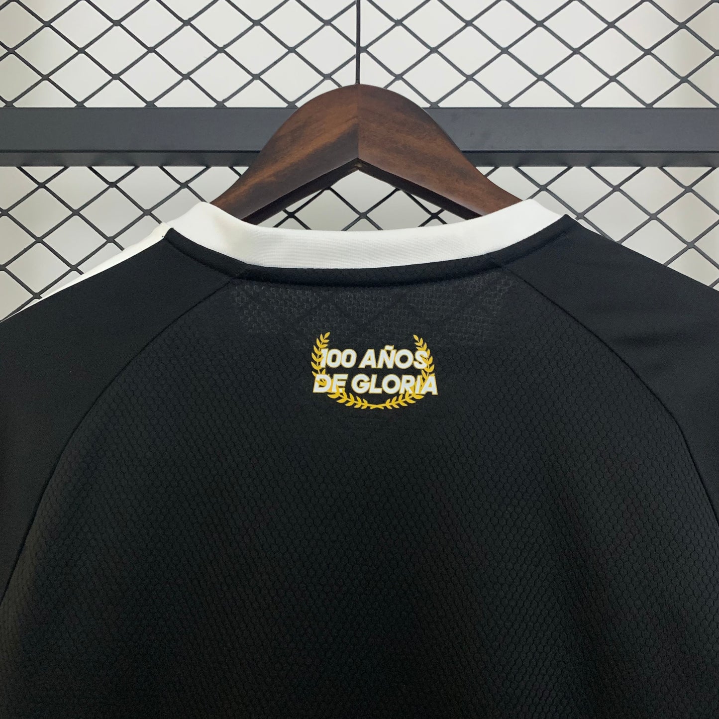 CAMISETA COLO COLO 2025/26 VISITA 100 ANIVERSARIO HOMBRE (VERSIÓN FAN)