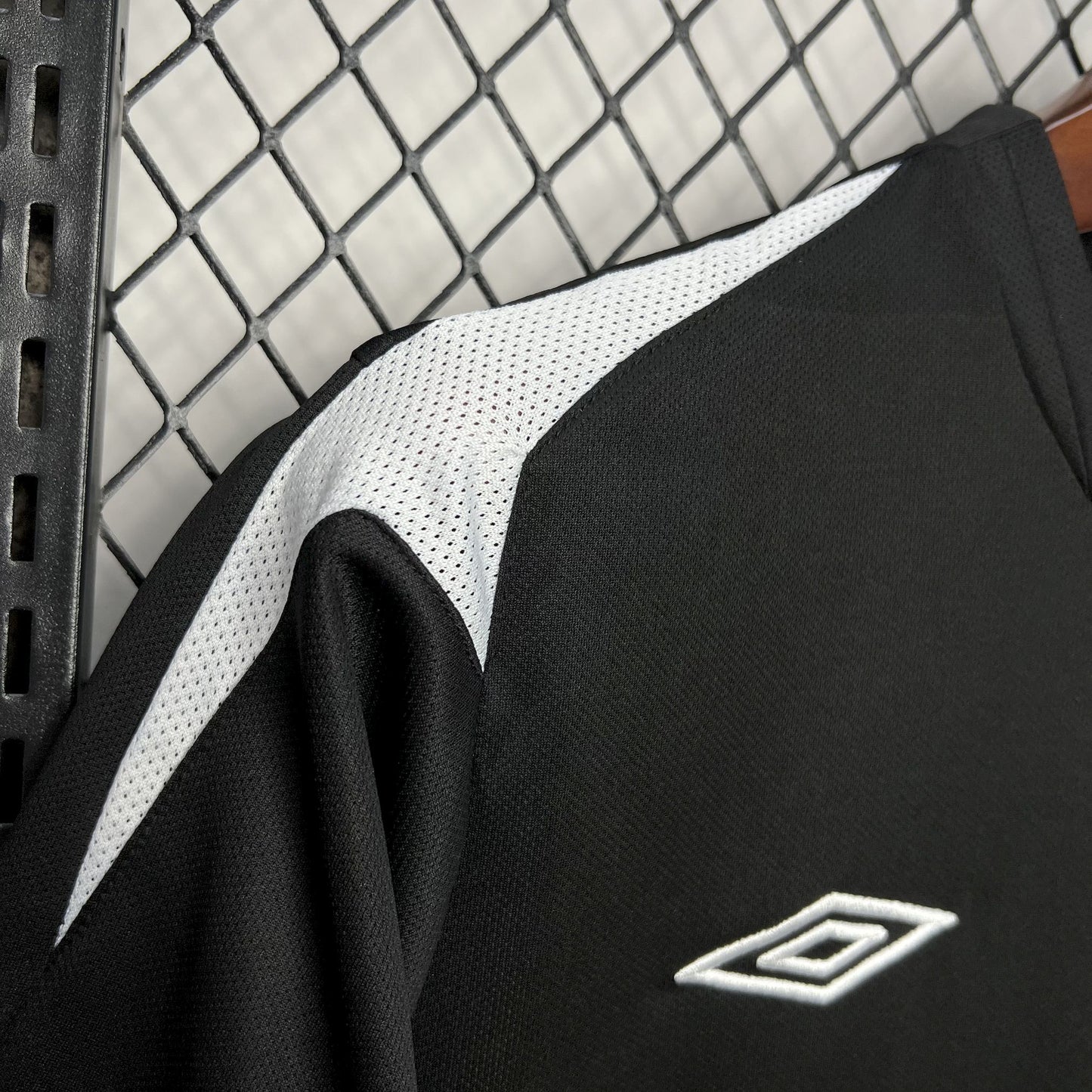 CAMISETA COLO COLO 2006 RETRO VISITA HOMBRE (VERSIÓN FAN)