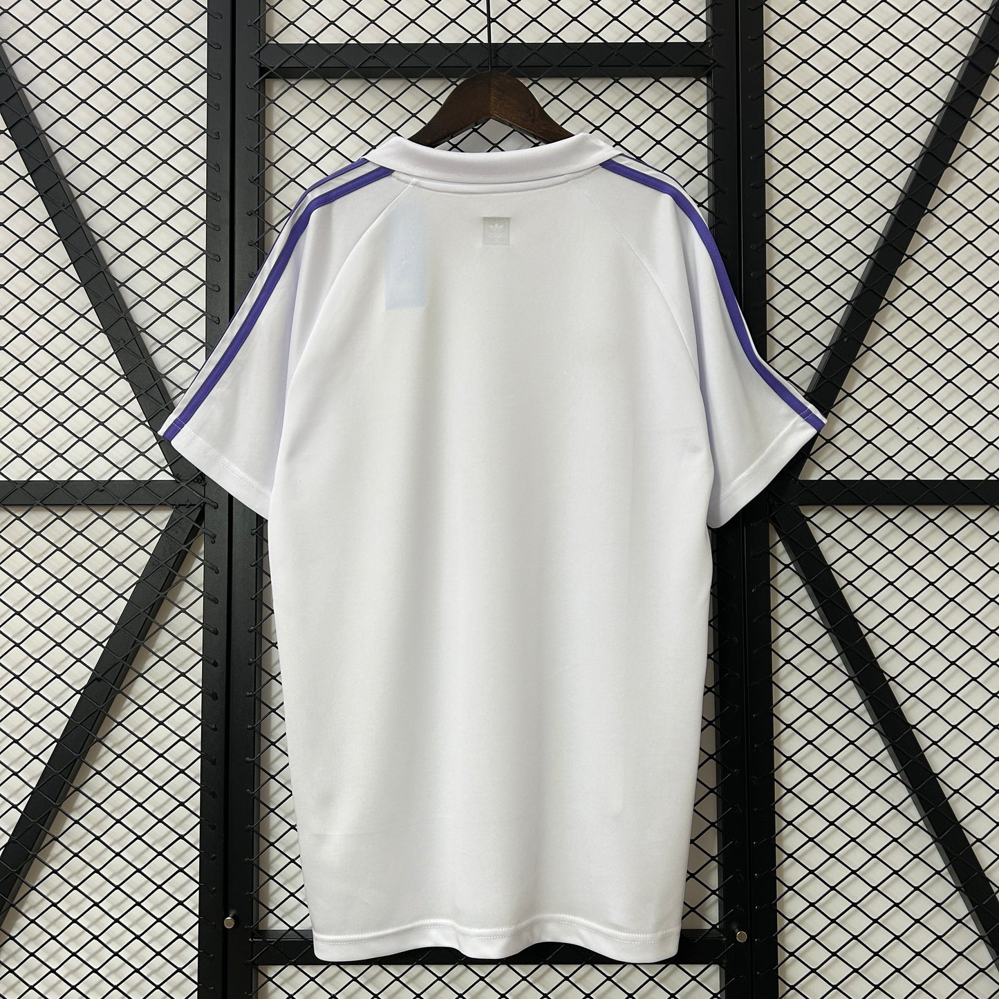 CAMISETA REAL MADRID 1984/85 RETRO LOCAL HOMBRE (VERSIÓN FAN)