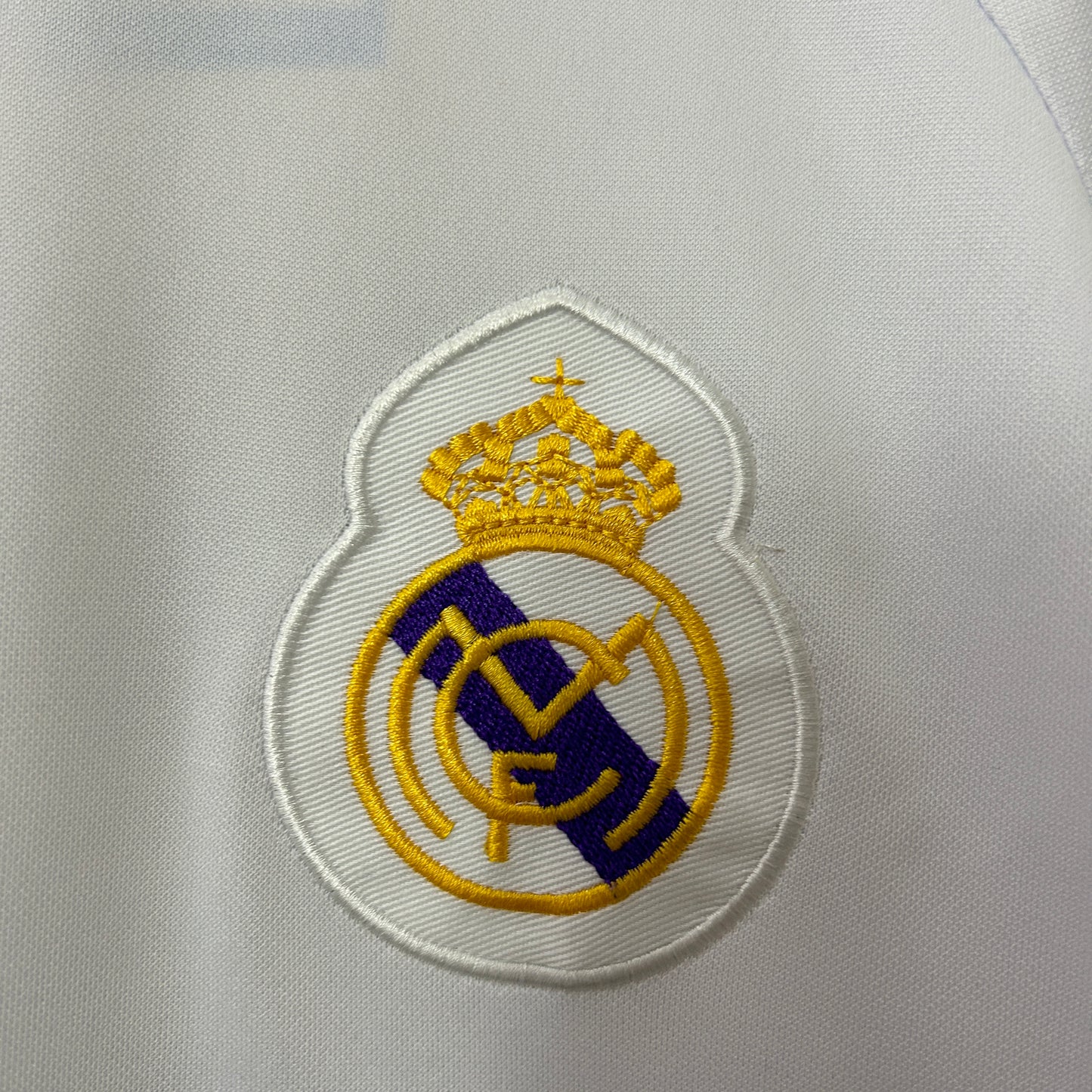 CAMISETA REAL MADRID 1984/85 RETRO LOCAL HOMBRE (VERSIÓN FAN)