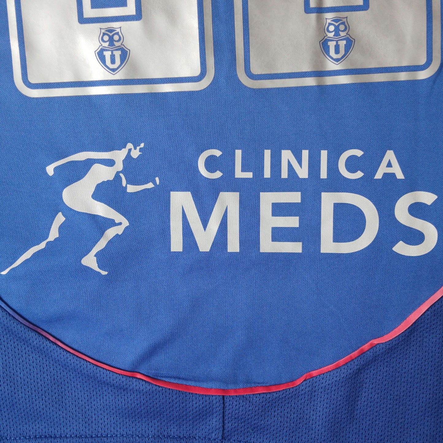 ENVÍO RAPIDO / CAMISETA UNIVERSIDAD DE CHILE 25/26 EDICIÓN 98 AÑOS HOMBRE (VERSIÓN FAN)