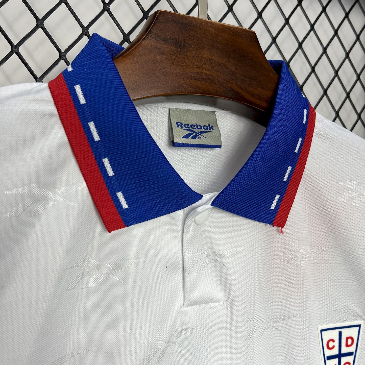 CAMISETA UNIVERSIDAD CATOLICA 1998 RETRO LOCAL HOMBRE (VERSIÓN FAN)