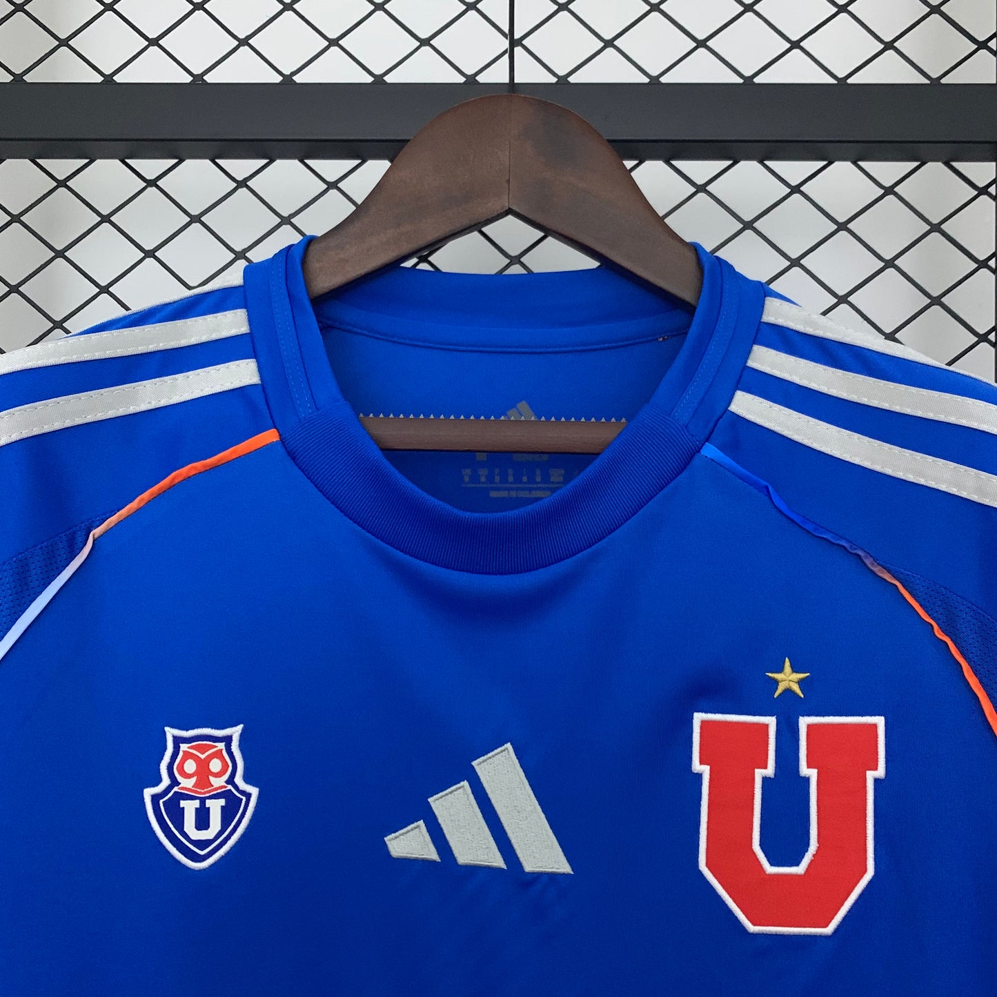CAMISETA UNIVERSIDAD DE CHILE 2025/26 LOCAL HOMBRE (VERSIÓN FAN)