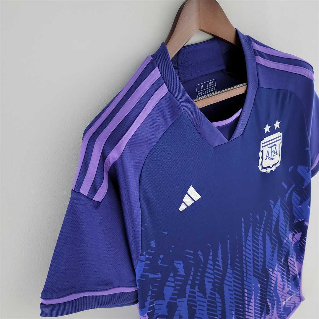 CAMISETA ARGENTINA 2022 RETRO VISITA HOMBRE (VERSIÓN FAN)
