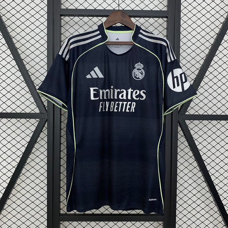 CAMISETA REAL MADRID 2025/26 VISITA HOMBRE (VERSIÓN FAN)