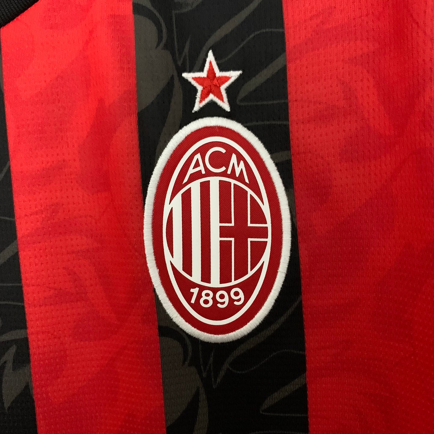 CAMISETA MILAN 2025/26 LOCAL HOMBRE (VERSIÓN FAN)