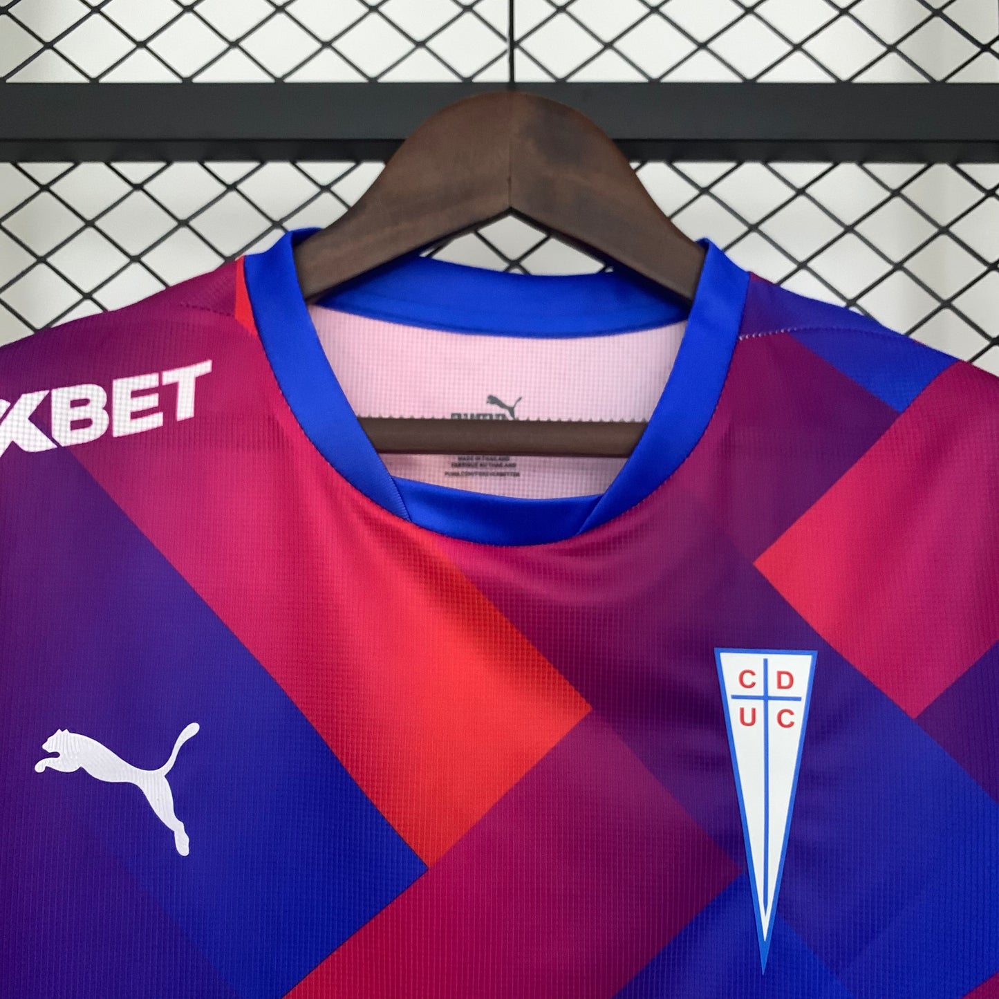 CAMISETA UNIVERSIDAD CATOLICA 2025/26 VISITA HOMBRE (VERSIÓN FAN)