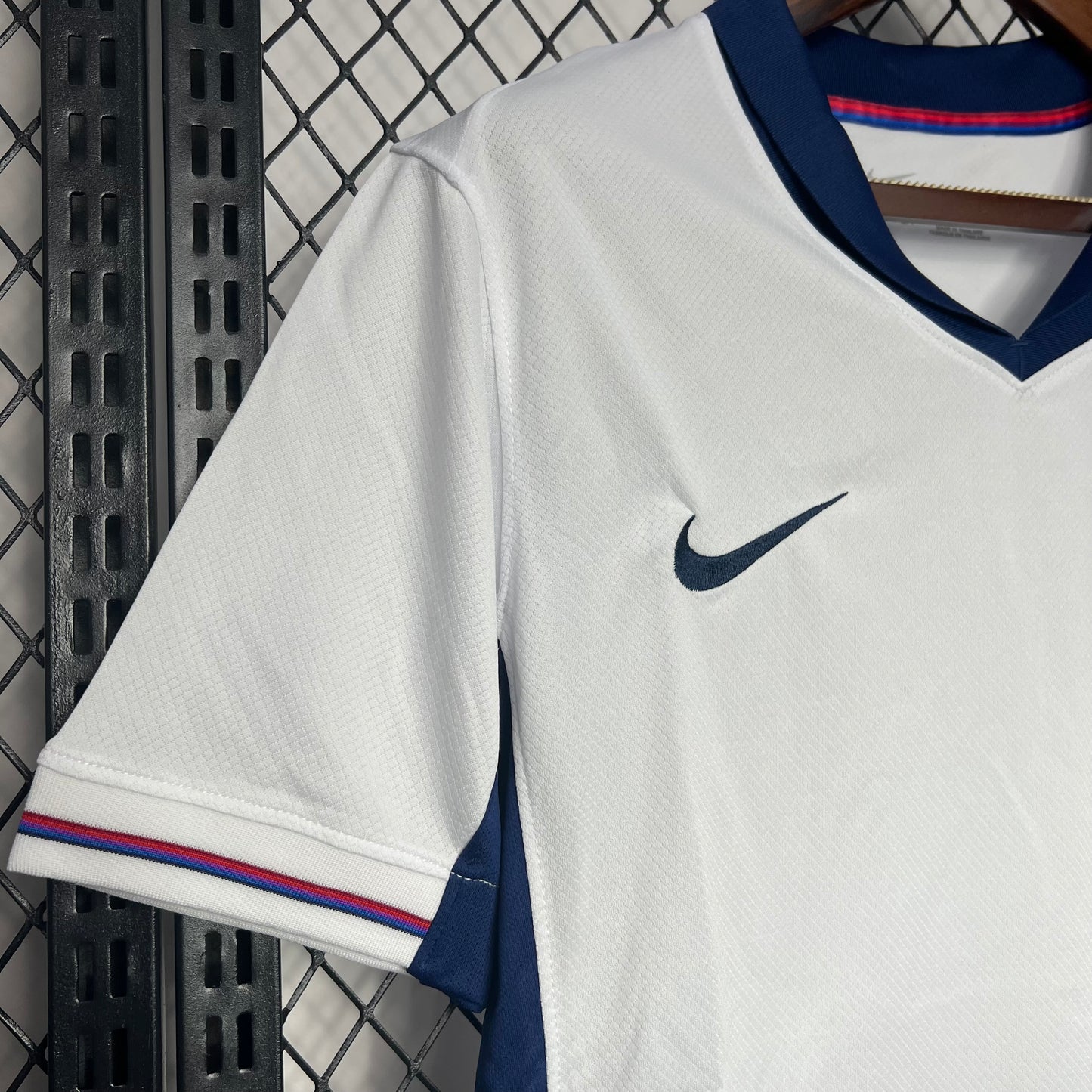 CAMISETA INGLATERRA 2024/25 LOCAL HOMBRE (VERSIÓN FAN)