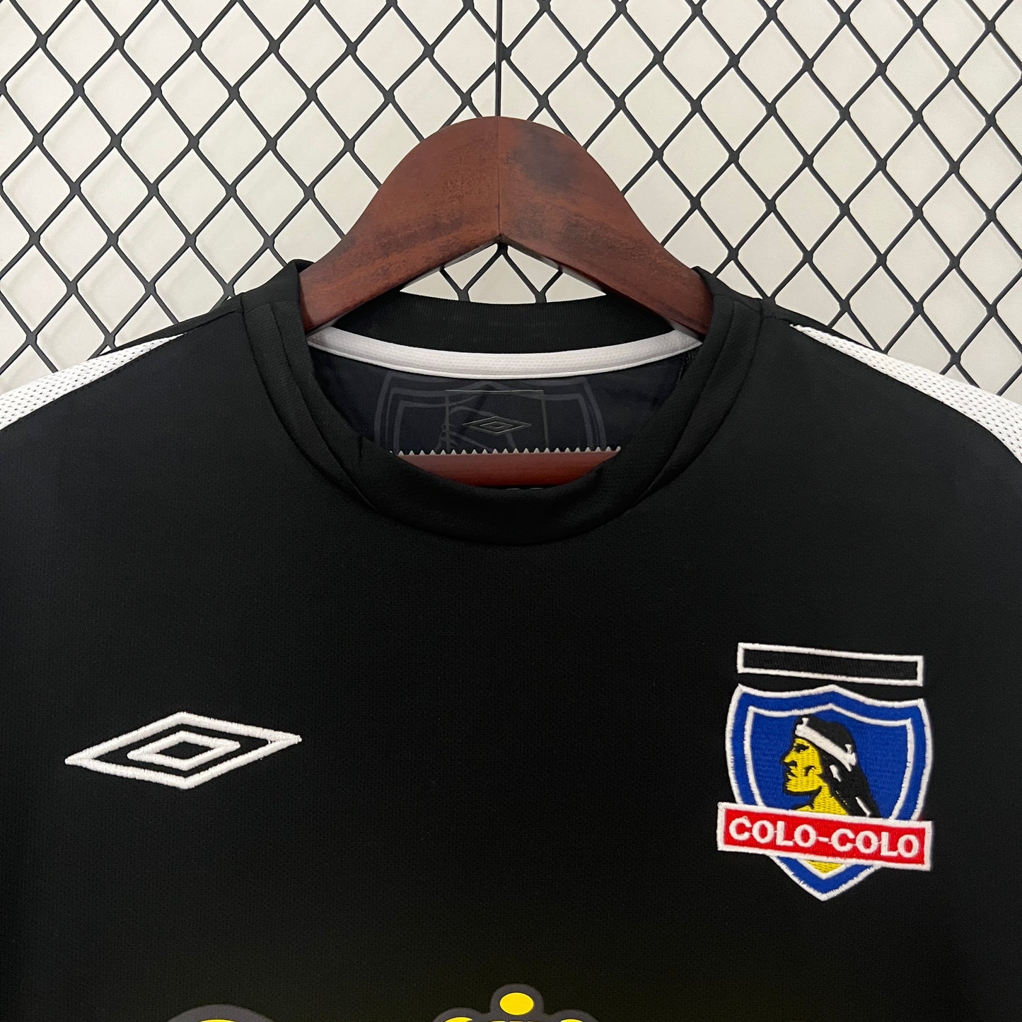 CAMISETA COLO COLO 2006 RETRO VISITA HOMBRE (VERSIÓN FAN)