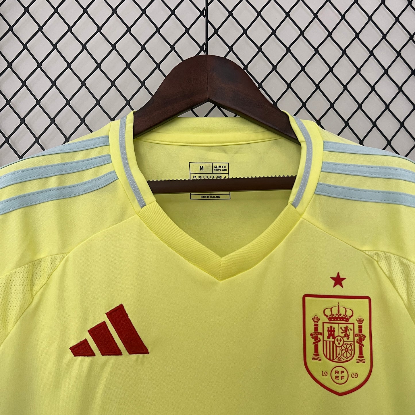 CAMISETA ESPAÑA 2024 VISITA HOMBRE (VERSIÓN FAN)