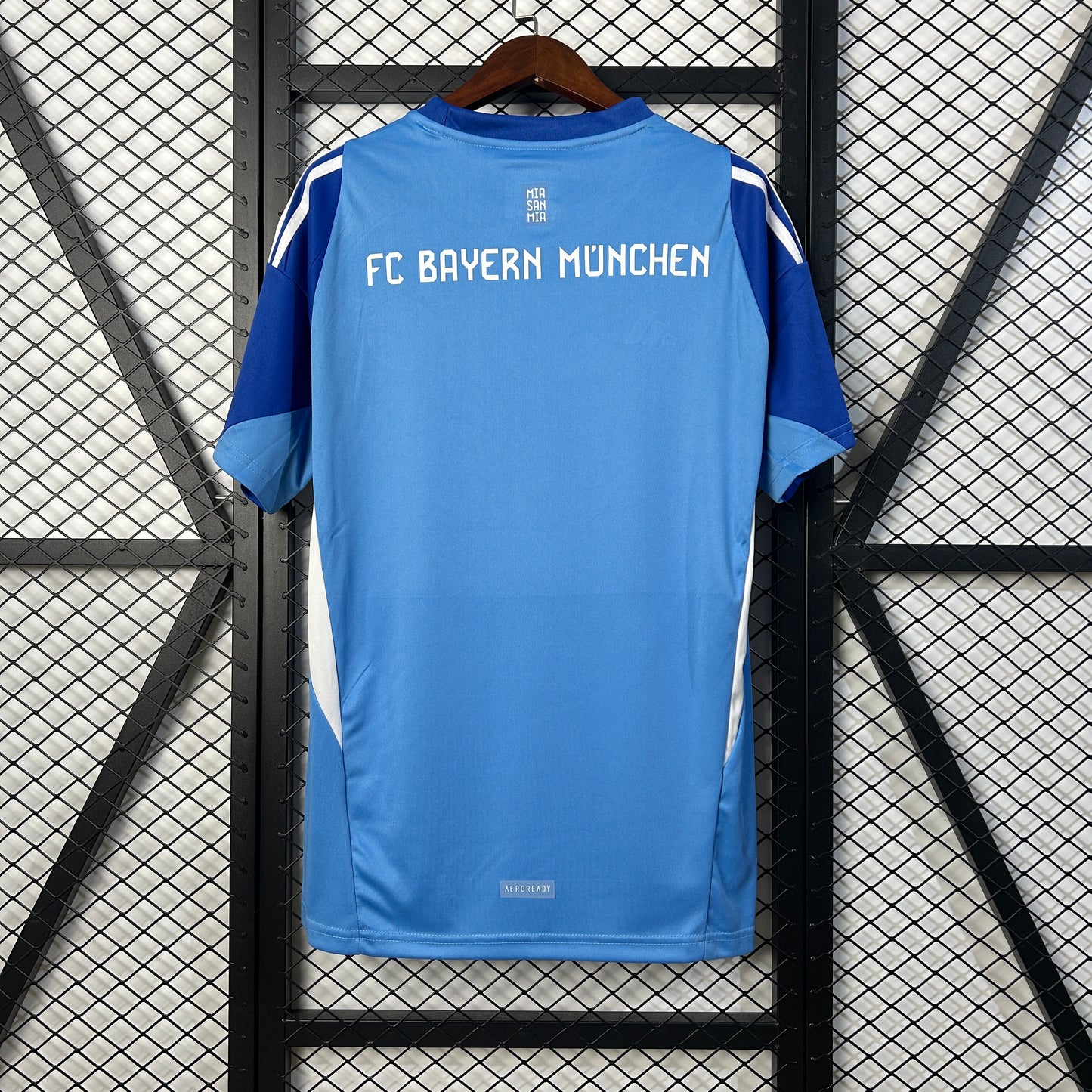 CAMISETA BAYERN MUNICH 2025/26 ARQUERO HOMBRE (VERSIÓN FAN)