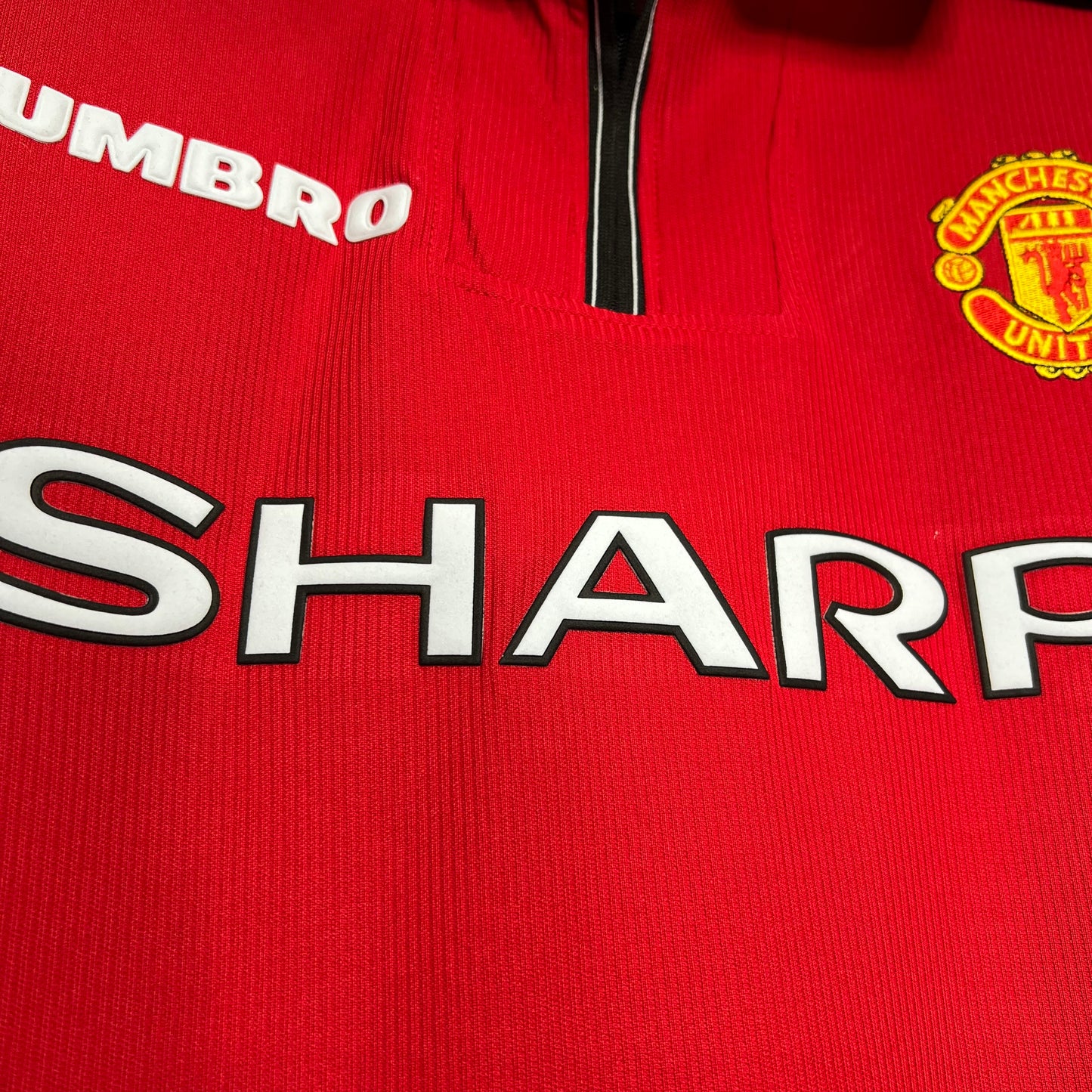 CAMISETA MANCHESTER UNITED 1998/99 RETRO LOCAL HOMBRE (VERSIÓN FAN)