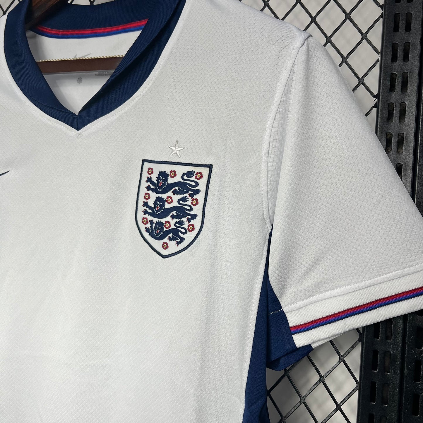 CAMISETA INGLATERRA 2024/25 LOCAL HOMBRE (VERSIÓN FAN)