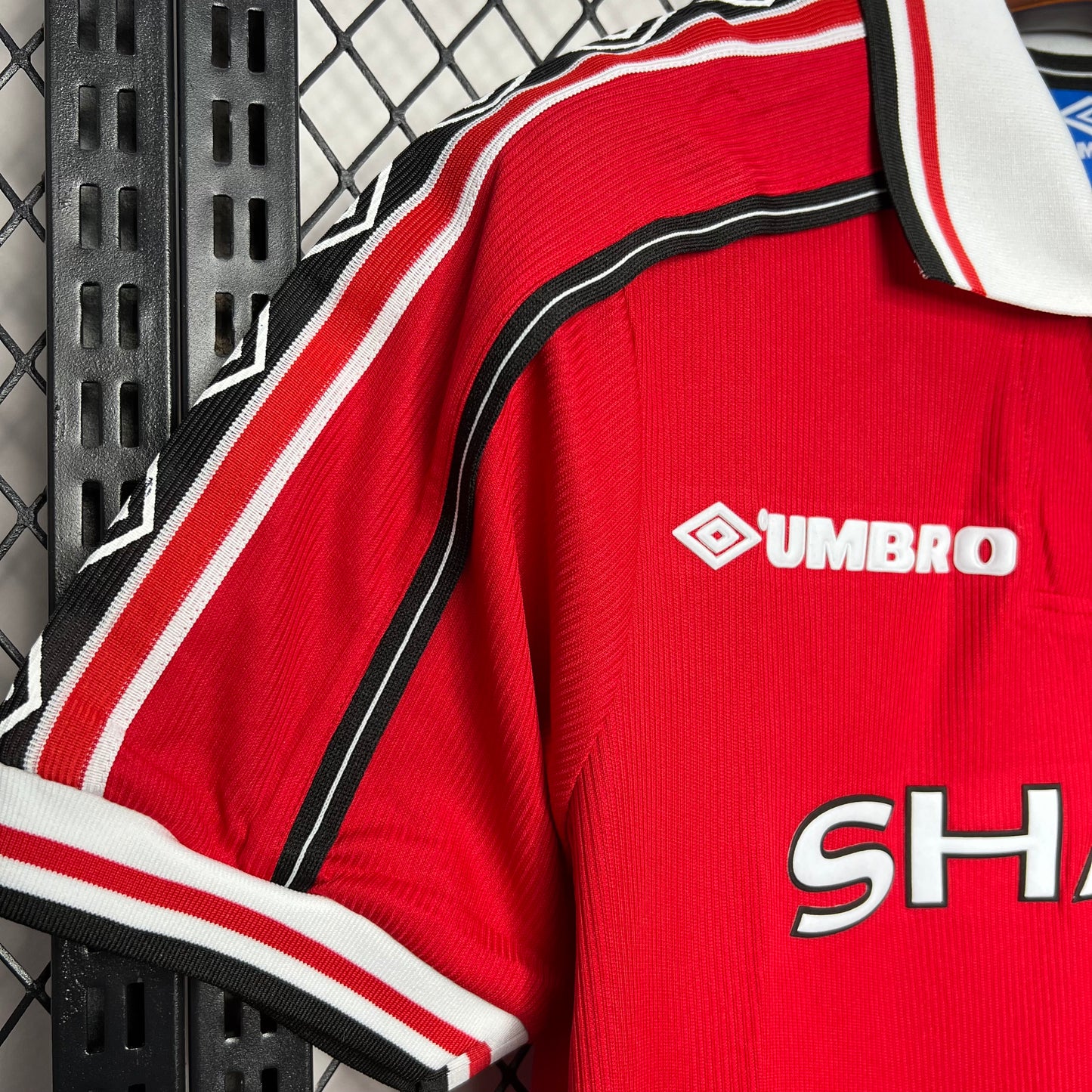 CAMISETA MANCHESTER UNITED 1998/99 RETRO LOCAL HOMBRE (VERSIÓN FAN)