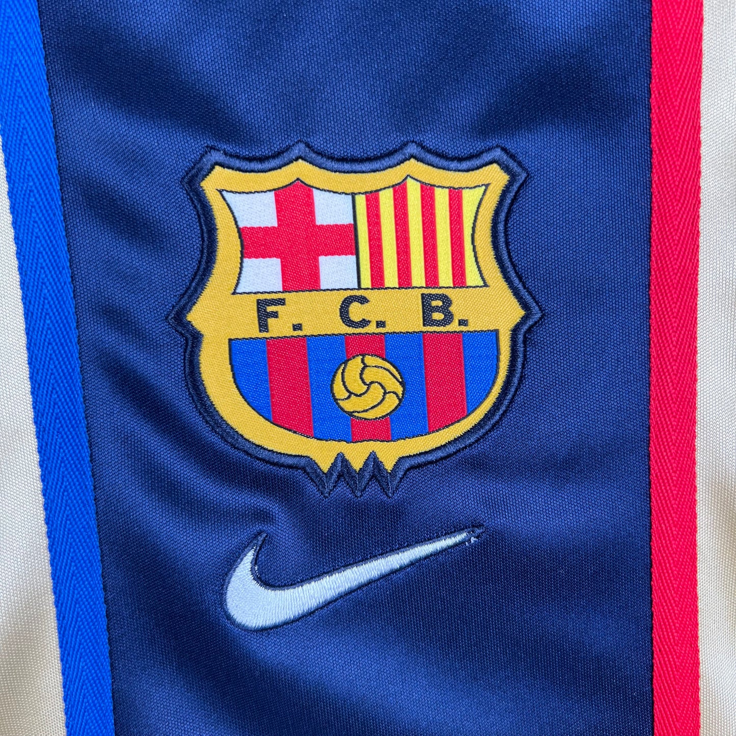 CAMISETA BARCELONA 2002/03 RETRO VISITA HOMBRE (VERSIÓN FAN)