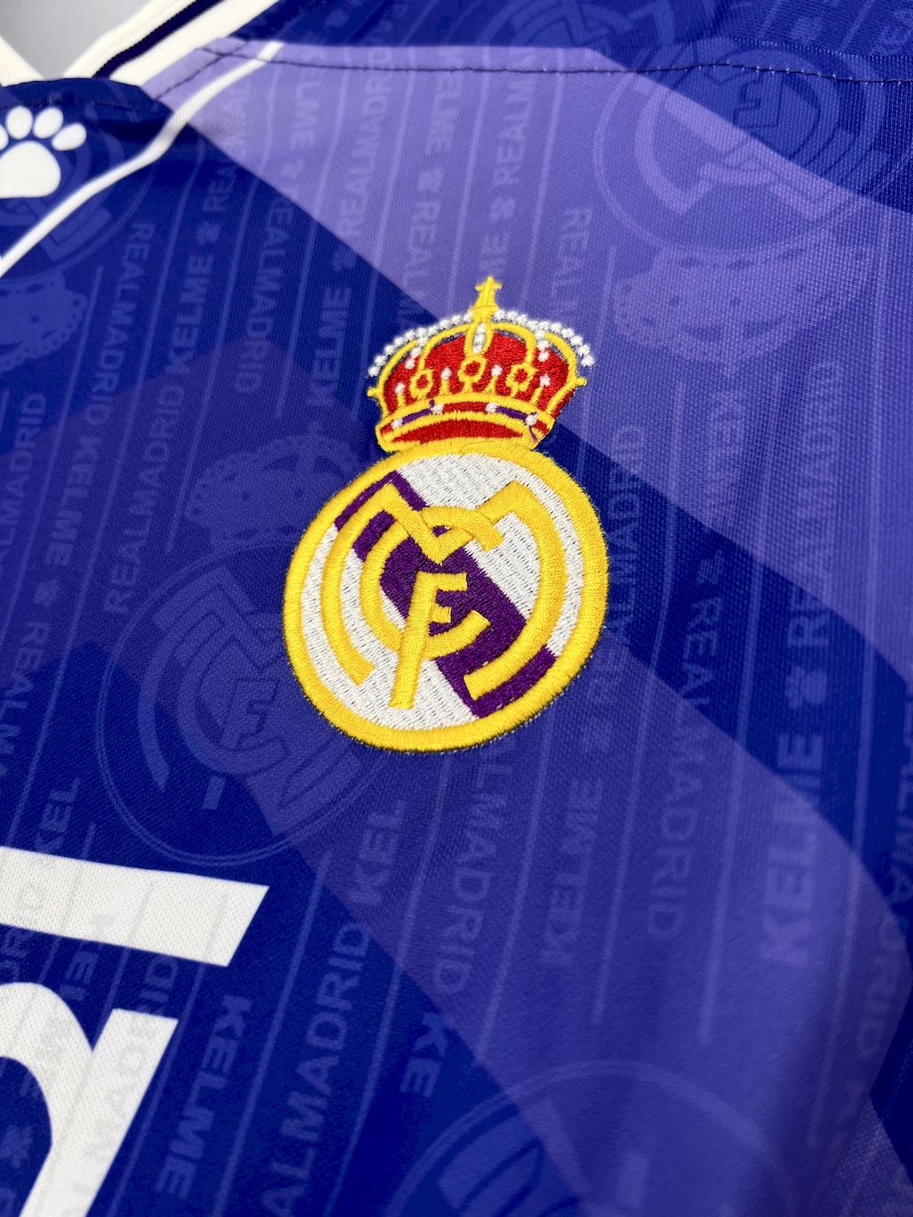 CAMISETA REAL MADRID 1996/97 RETRO VISITA HOMBRE (VERSIÓN FAN)
