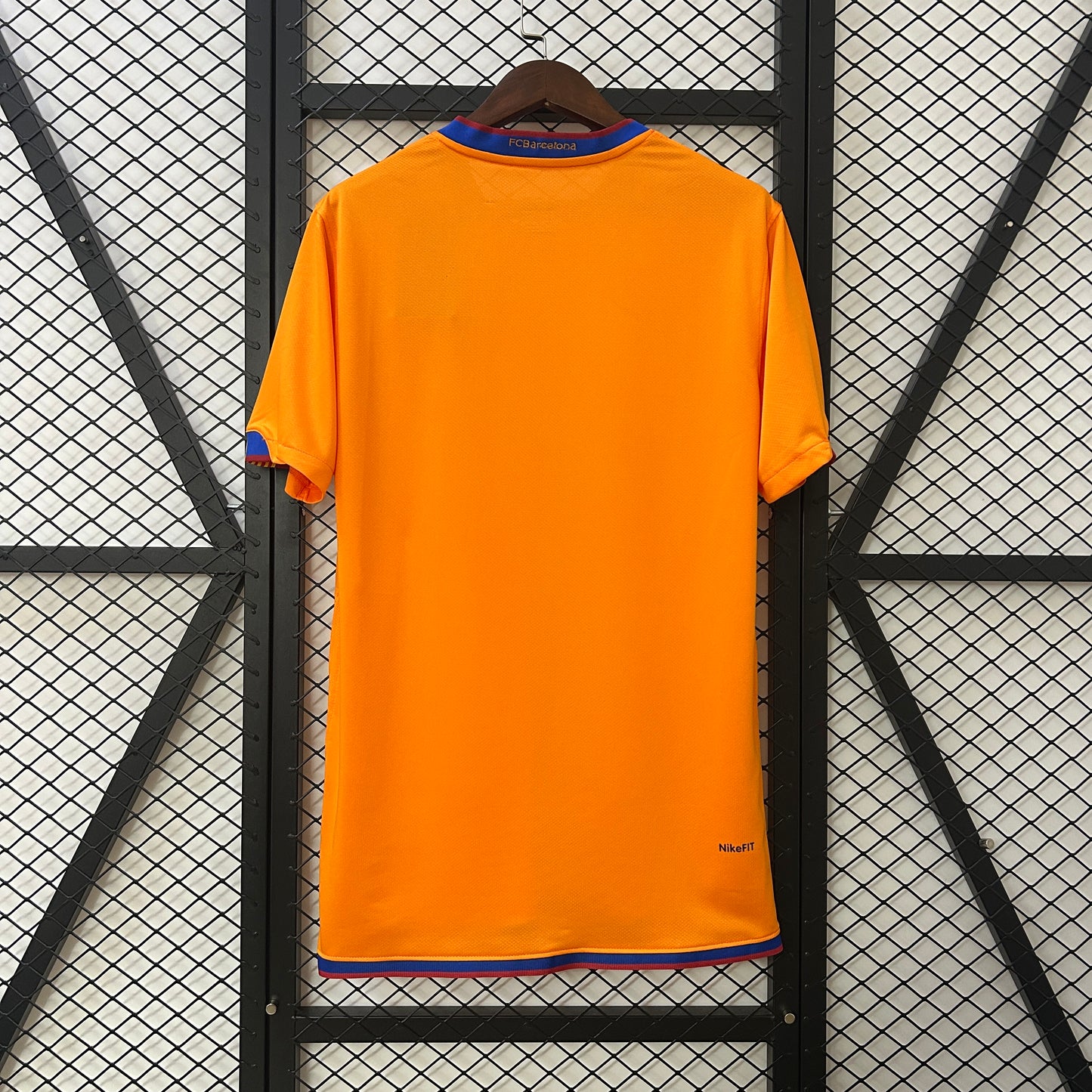 CAMISETA BARCELONA 2006/07 RETRO VISITA HOMBRE (VERSIÓN FAN)